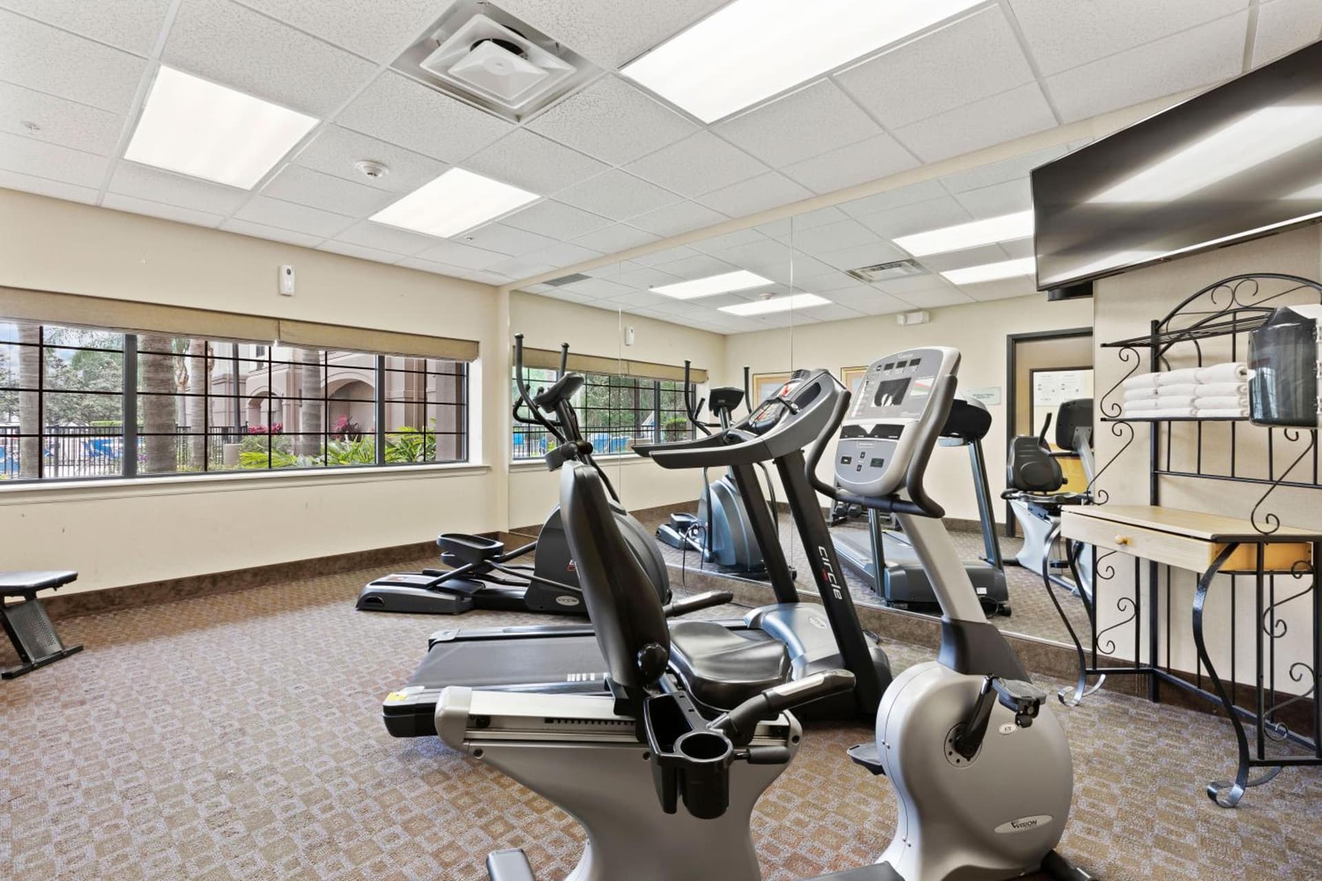 Extended Stay America Premier Suites Lakeland I4 gallery photo in Lakeland, FL — image 25