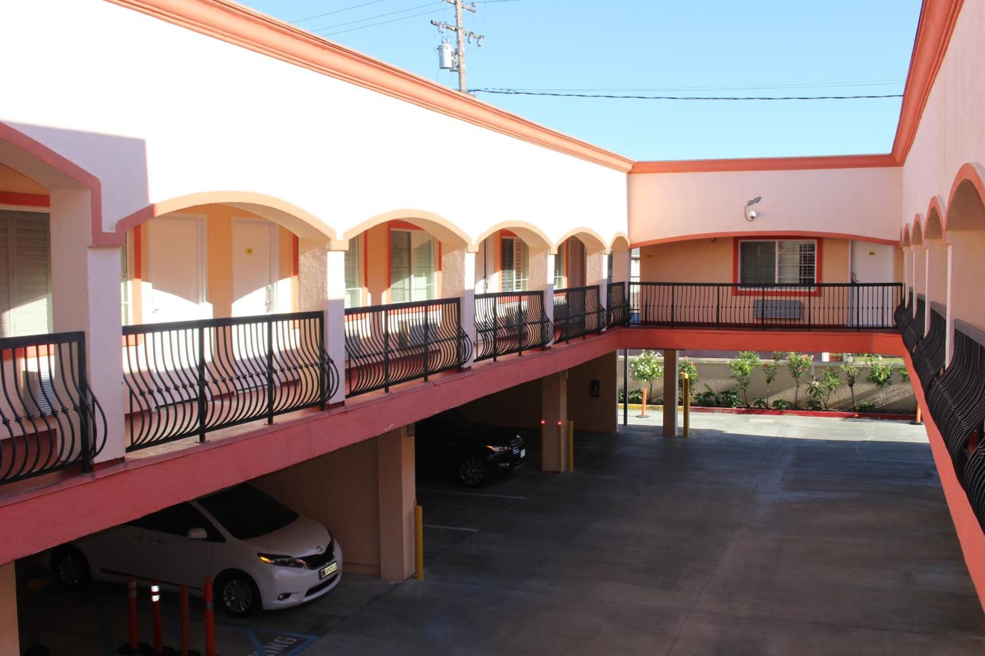 ERTH INN by AGA Maywood property views in Maywood, CA — gallery photo 3