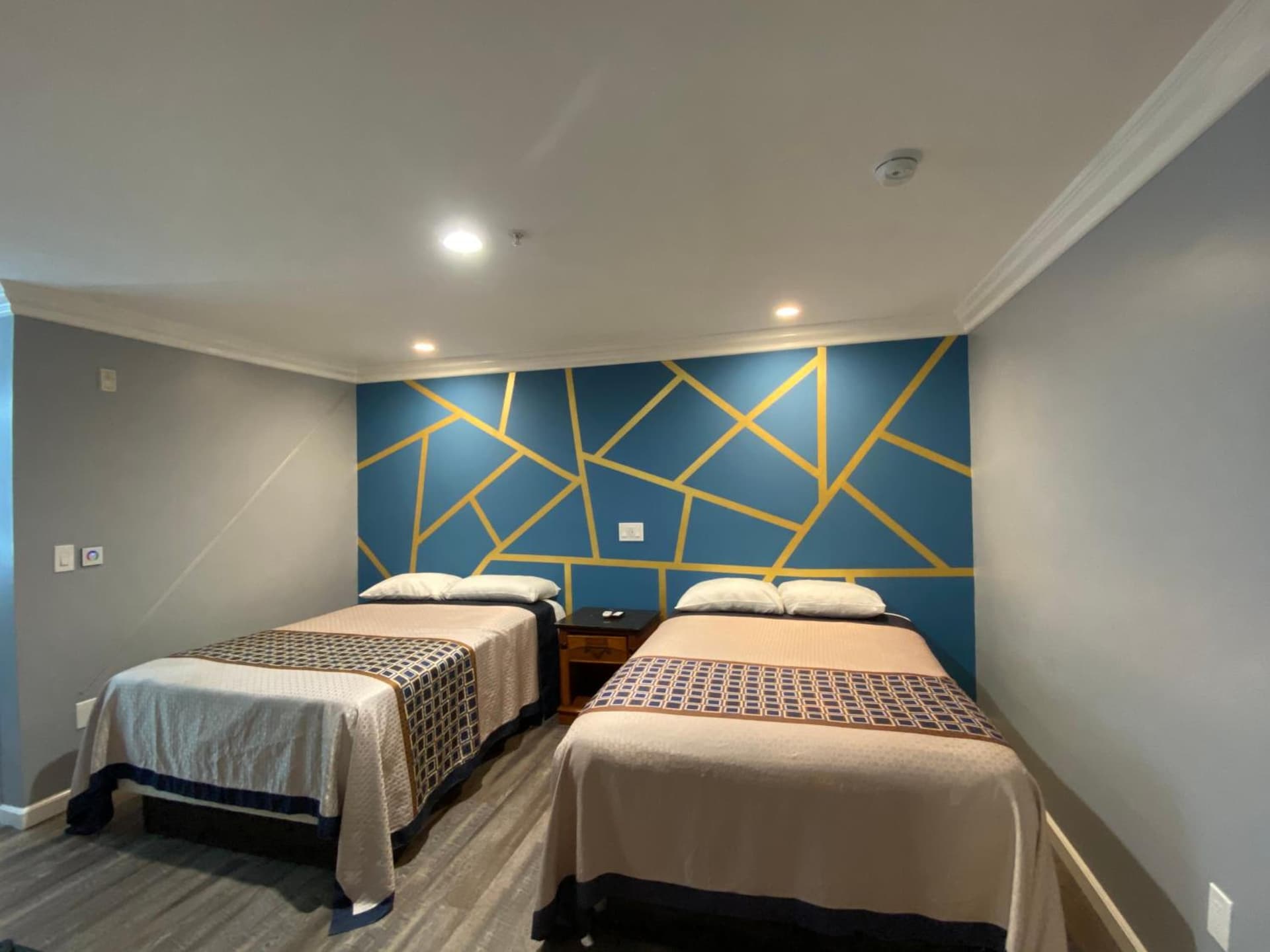 ERTH INN by AGA Maywood interior in Maywood, CA — gallery photo 2