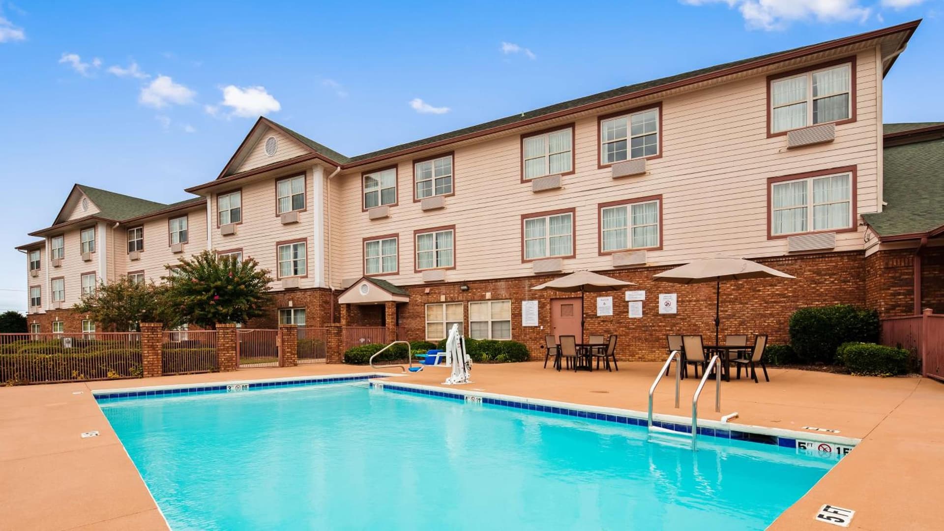 Best Western Plus Bessemer interior in Bessemer, AL — gallery photo 2