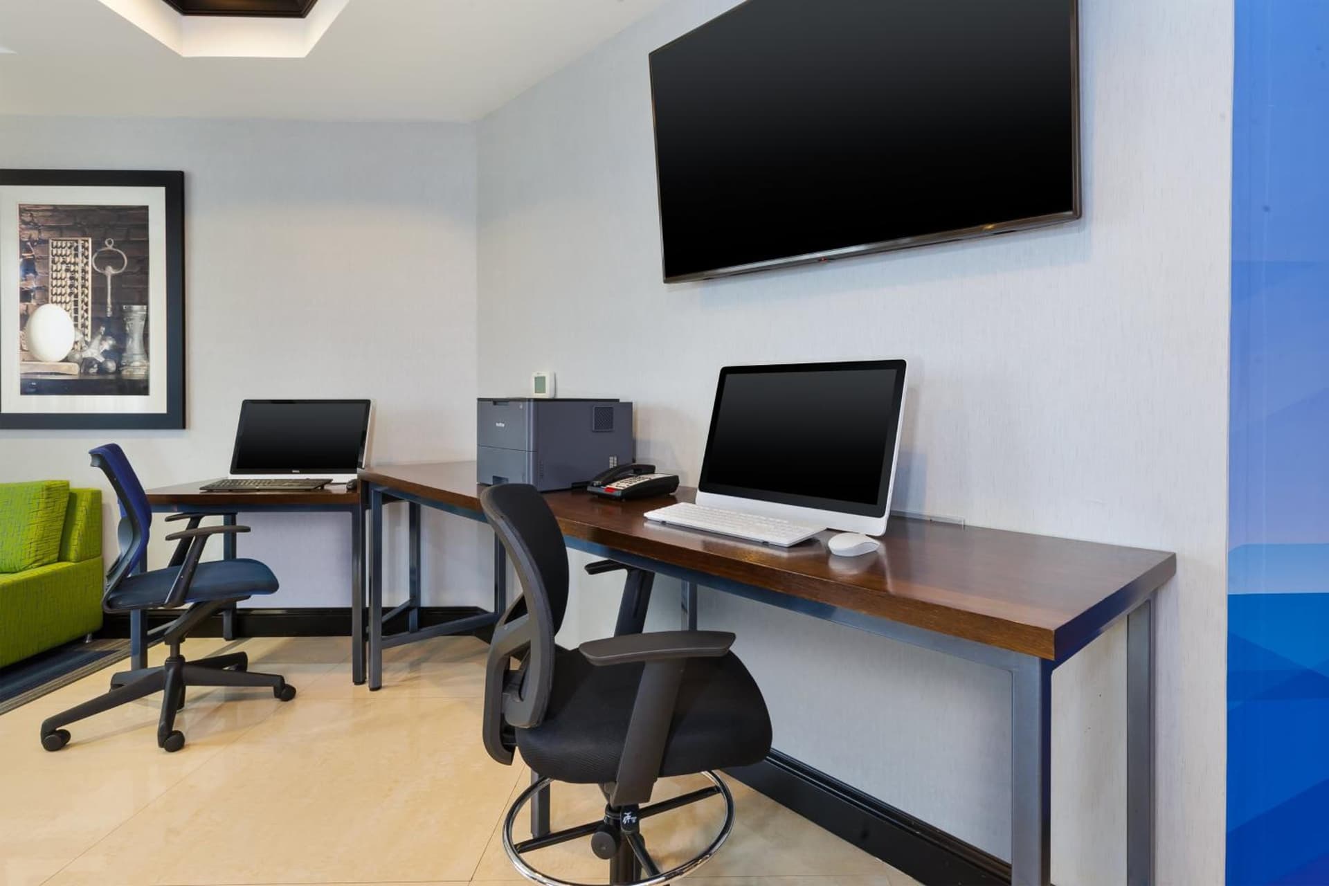 Holiday Inn Express Hotel & Suites Warminster-Horsham by IHG property views in Warminster, PA — gallery photo 3