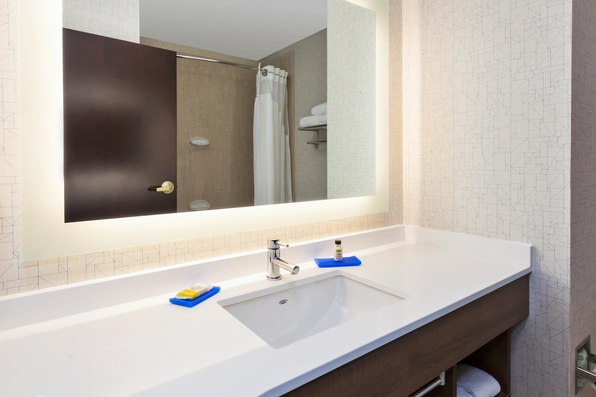 Holiday Inn Express Hotel & Suites Warminster-Horsham by IHG gallery photo in Warminster, PA — image 23