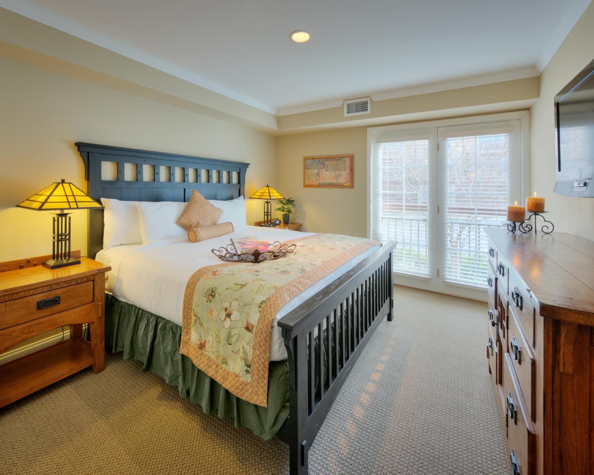 Lantern Lodge property views in Asheville, NC — gallery photo 3