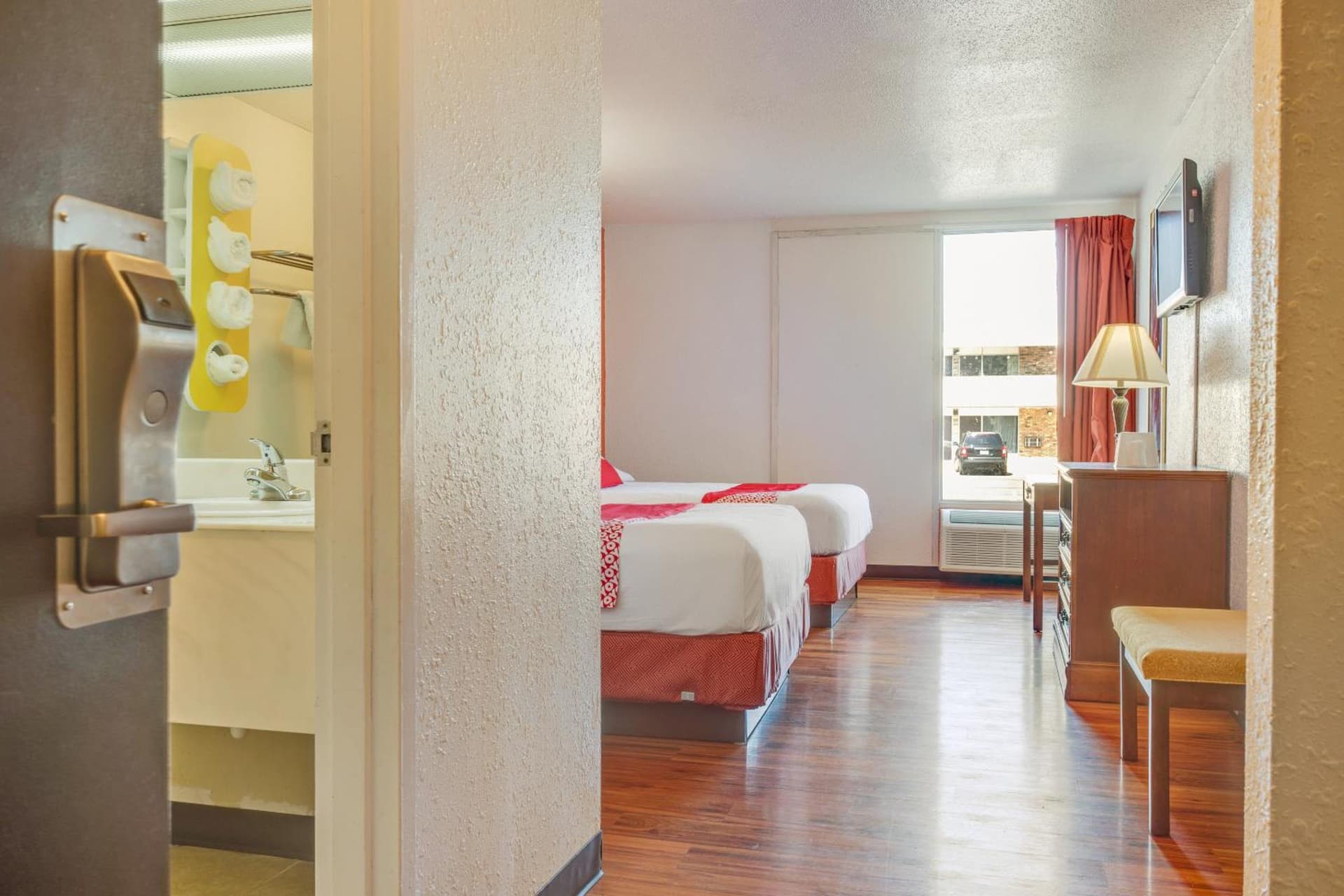 OYO Hotel Mona Lake Muskegon gallery photo in Muskegon, MI — image 26