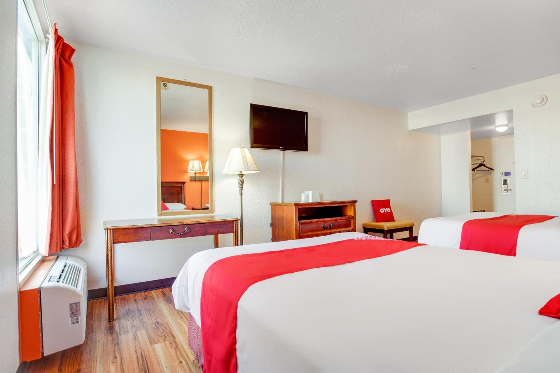 OYO Hotel Mona Lake Muskegon gallery photo in Muskegon, MI — image 31