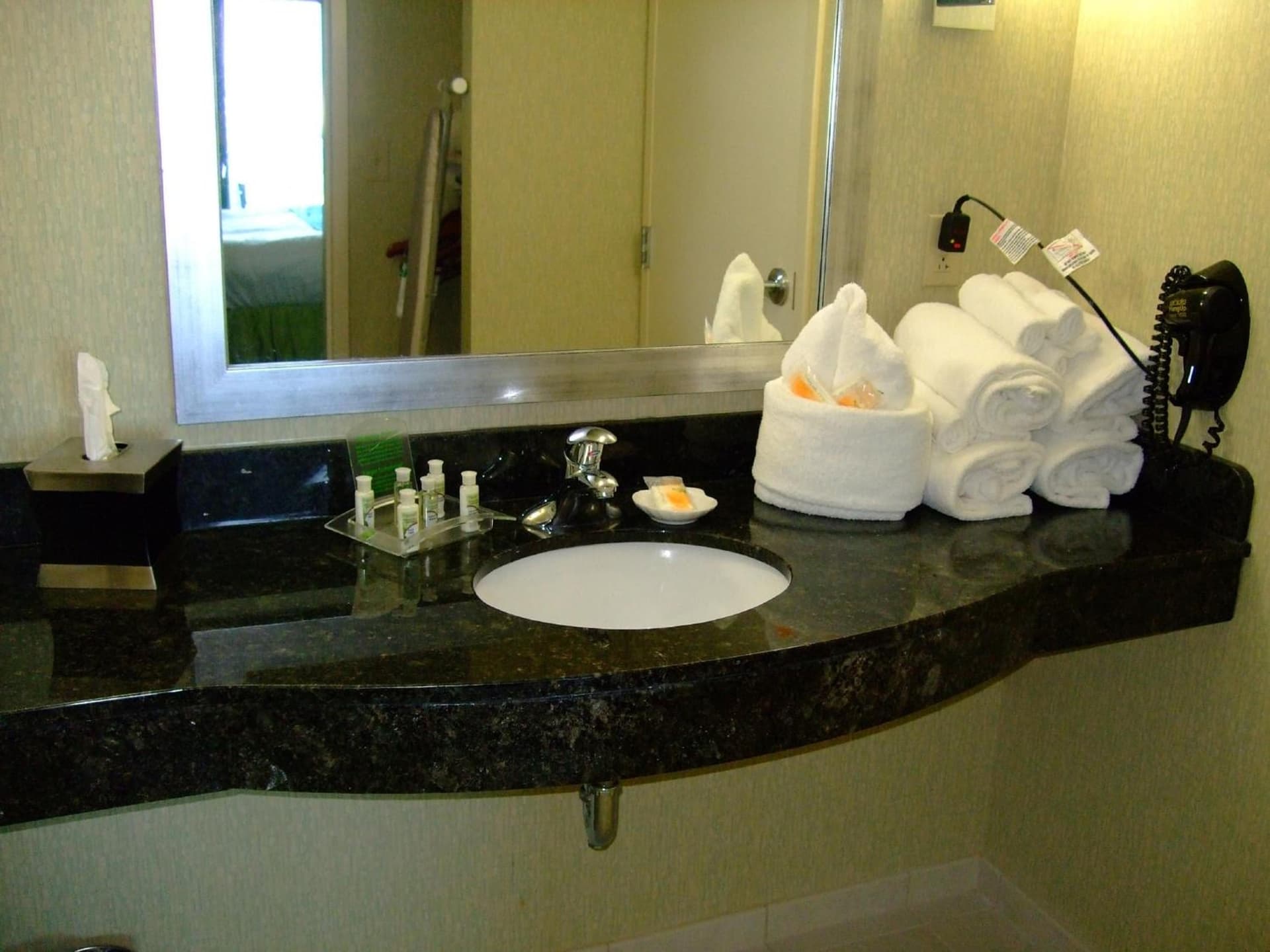 Holiday Inn & Suites Virginia Beach - North Beach by IHG gallery photo in Virginia Beach, VA — image 11
