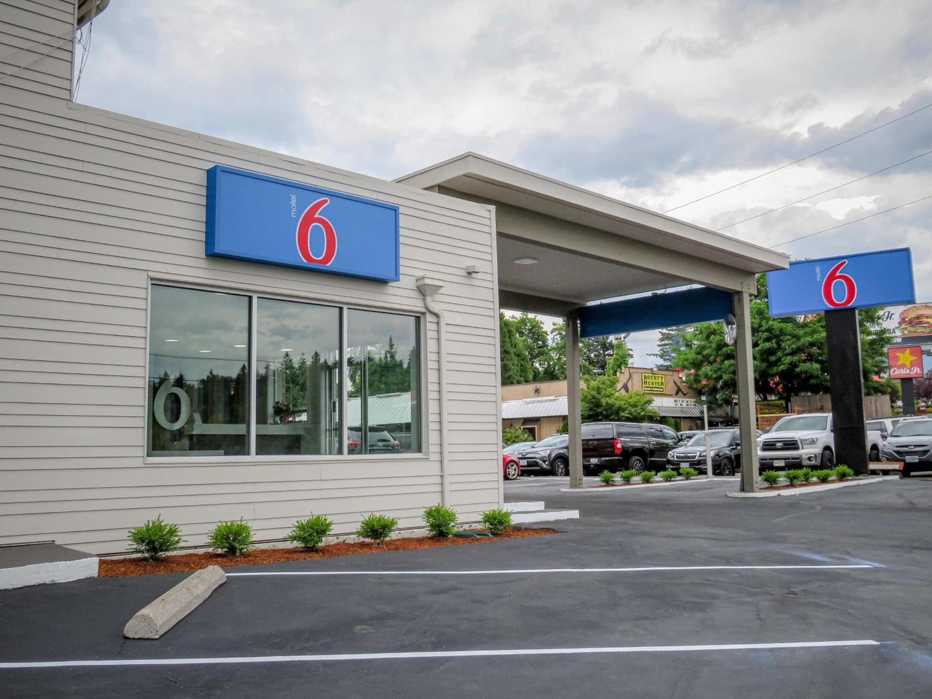 Motel 6 Tigard, Or - Portland Southwest interior in Tigard, OR — gallery photo 2