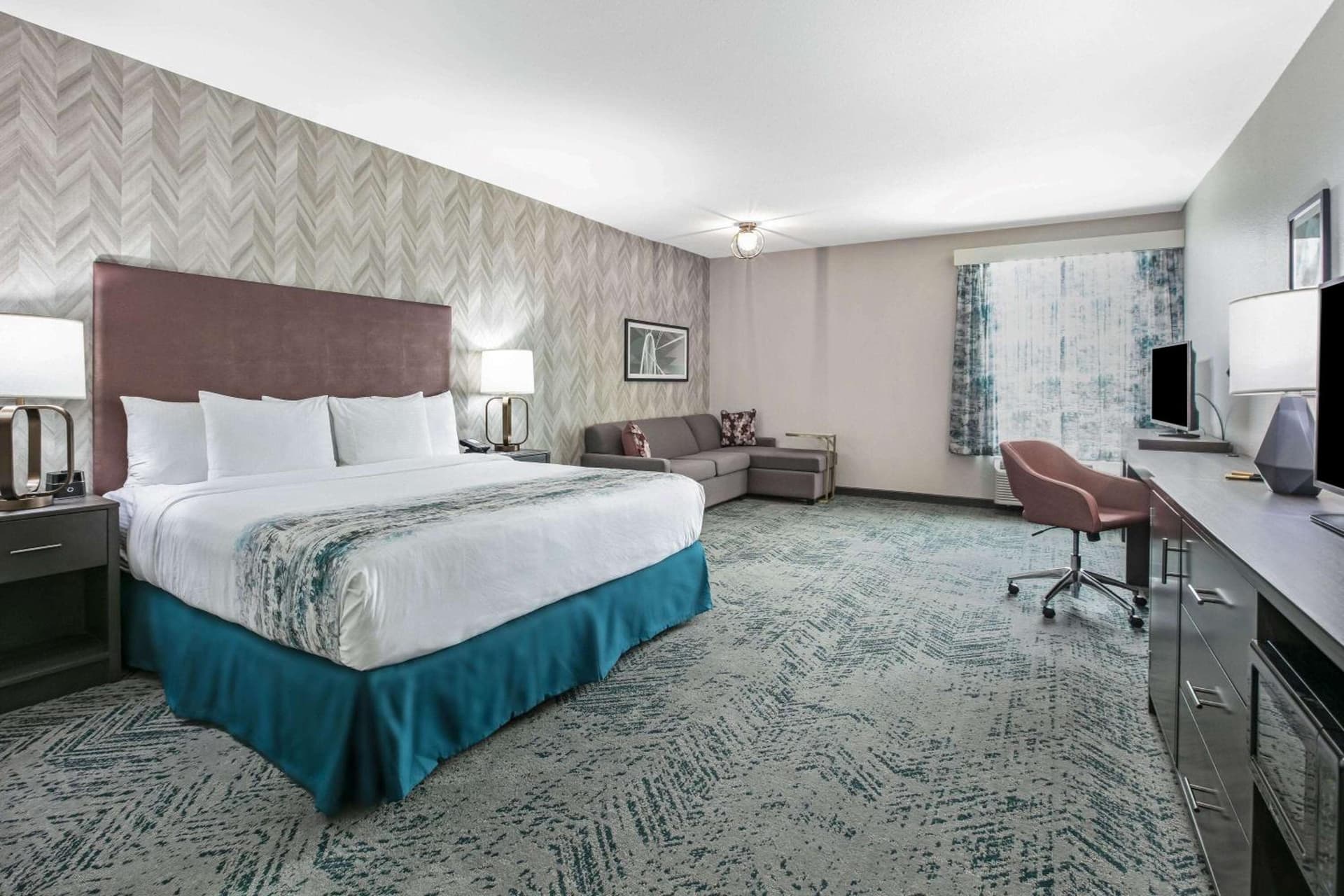La Quinta Inn & Suites by Wyndham DFW West-Glade Parks gallery photo in Euless, TX — image 34