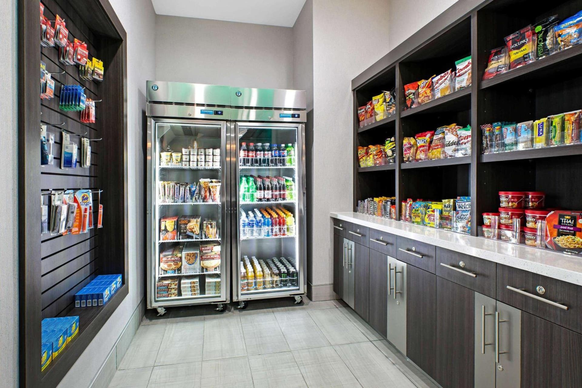 La Quinta Inn & Suites by Wyndham DFW West-Glade Parks interior in Euless, TX — gallery photo 2