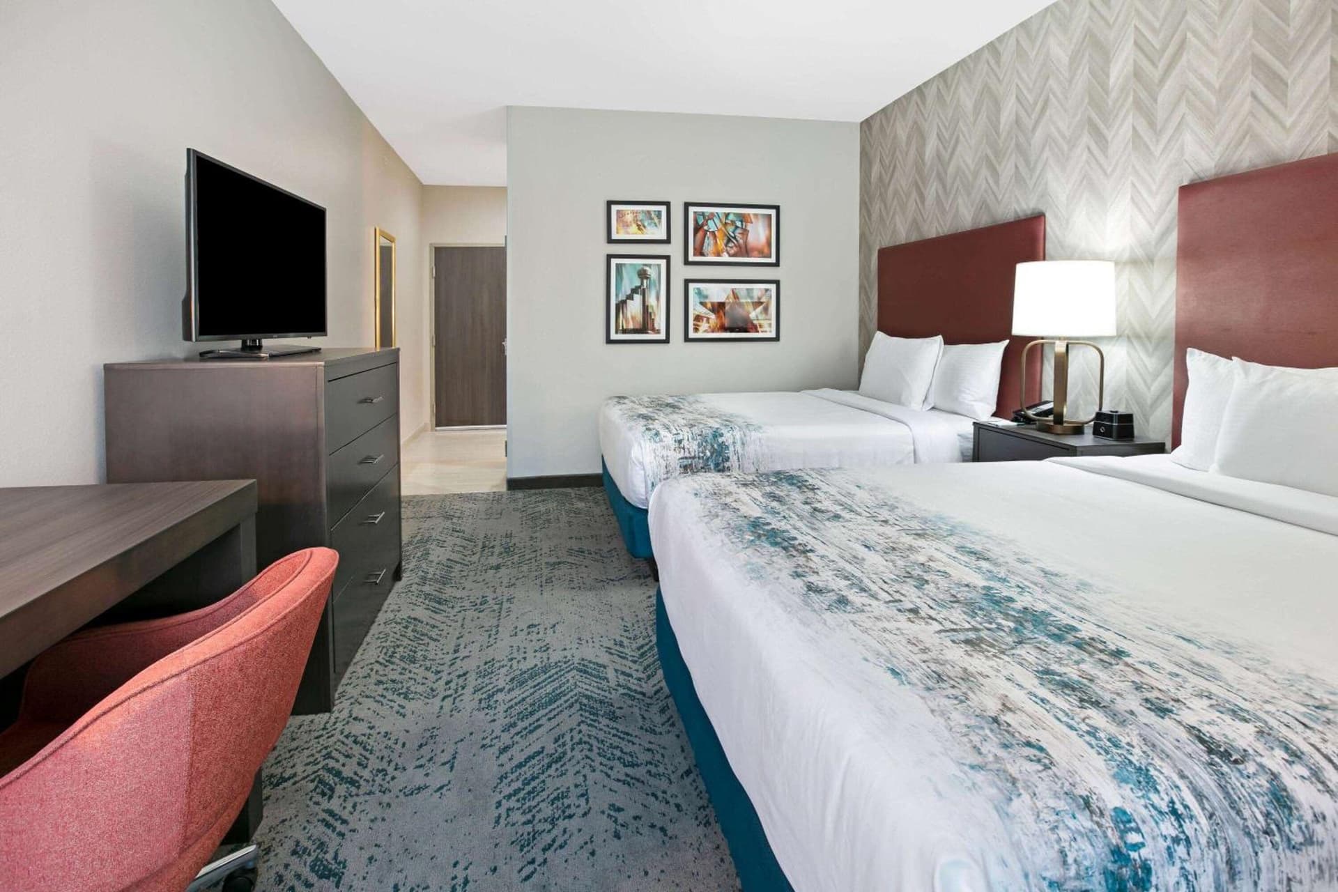La Quinta Inn & Suites by Wyndham DFW West-Glade Parks gallery photo in Euless, TX — image 13