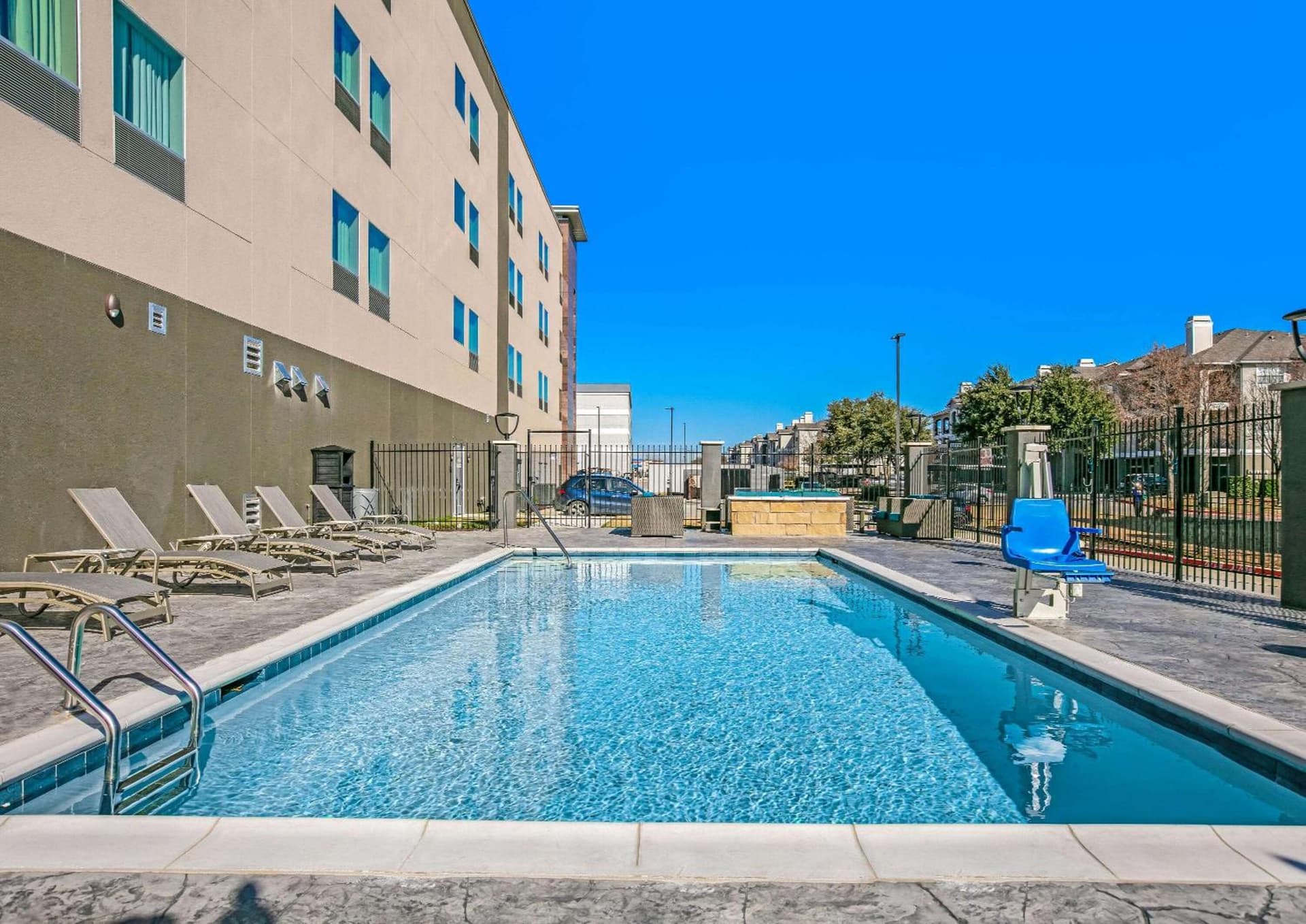 La Quinta Inn & Suites by Wyndham DFW West-Glade Parks gallery photo in Euless, TX — image 10