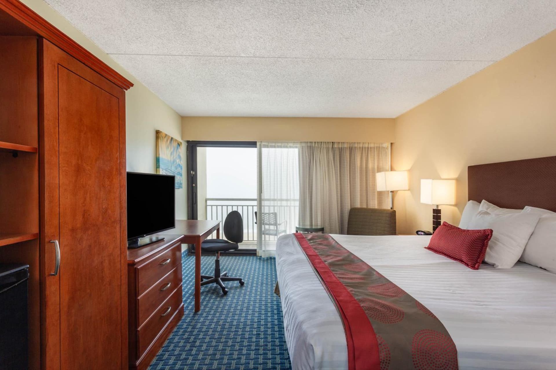 Ramada Plaza by Wyndham Virginia Beach Oceanfront gallery photo in Virginia Beach, VA — image 40