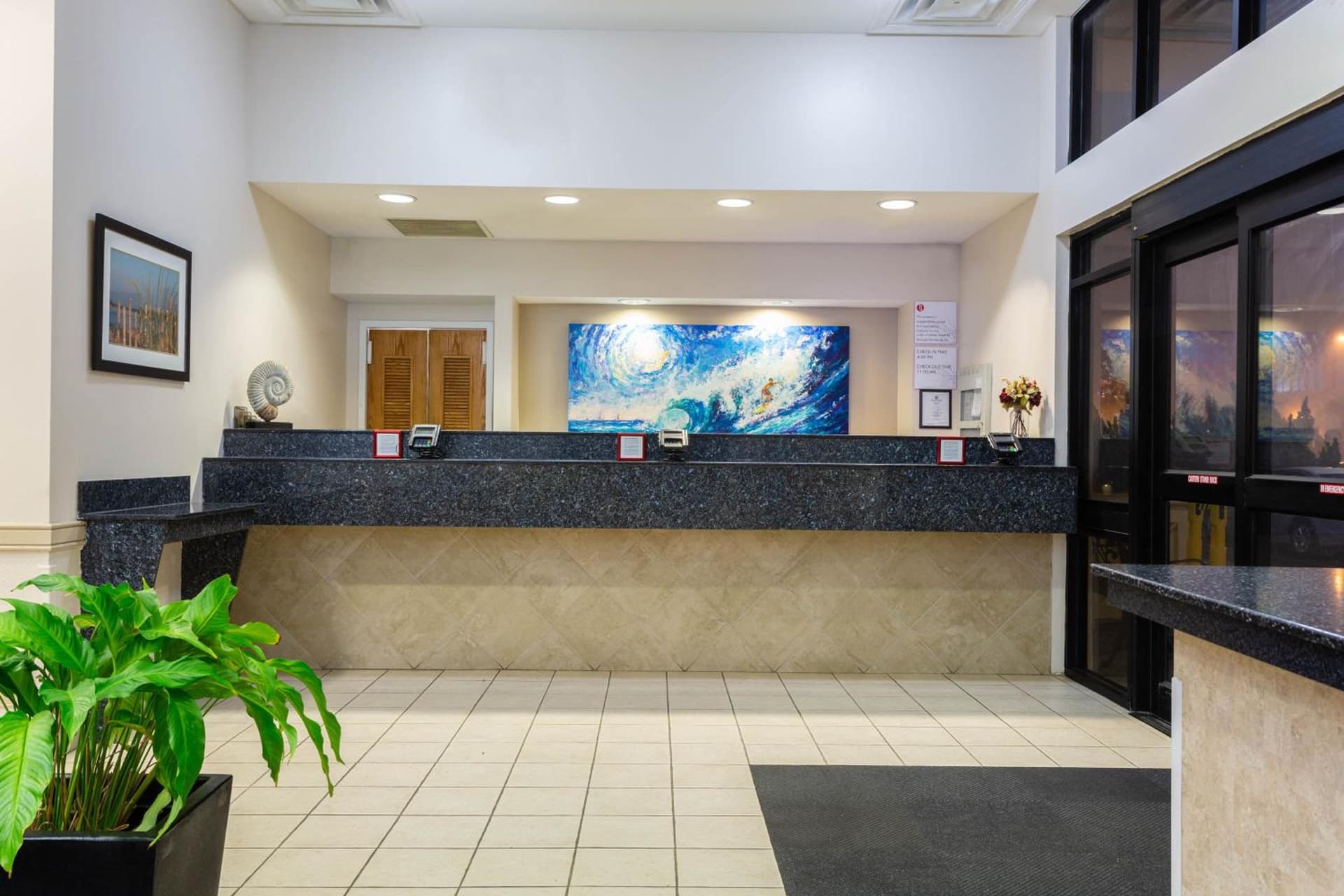 Ramada Plaza by Wyndham Virginia Beach Oceanfront gallery photo in Virginia Beach, VA — image 63