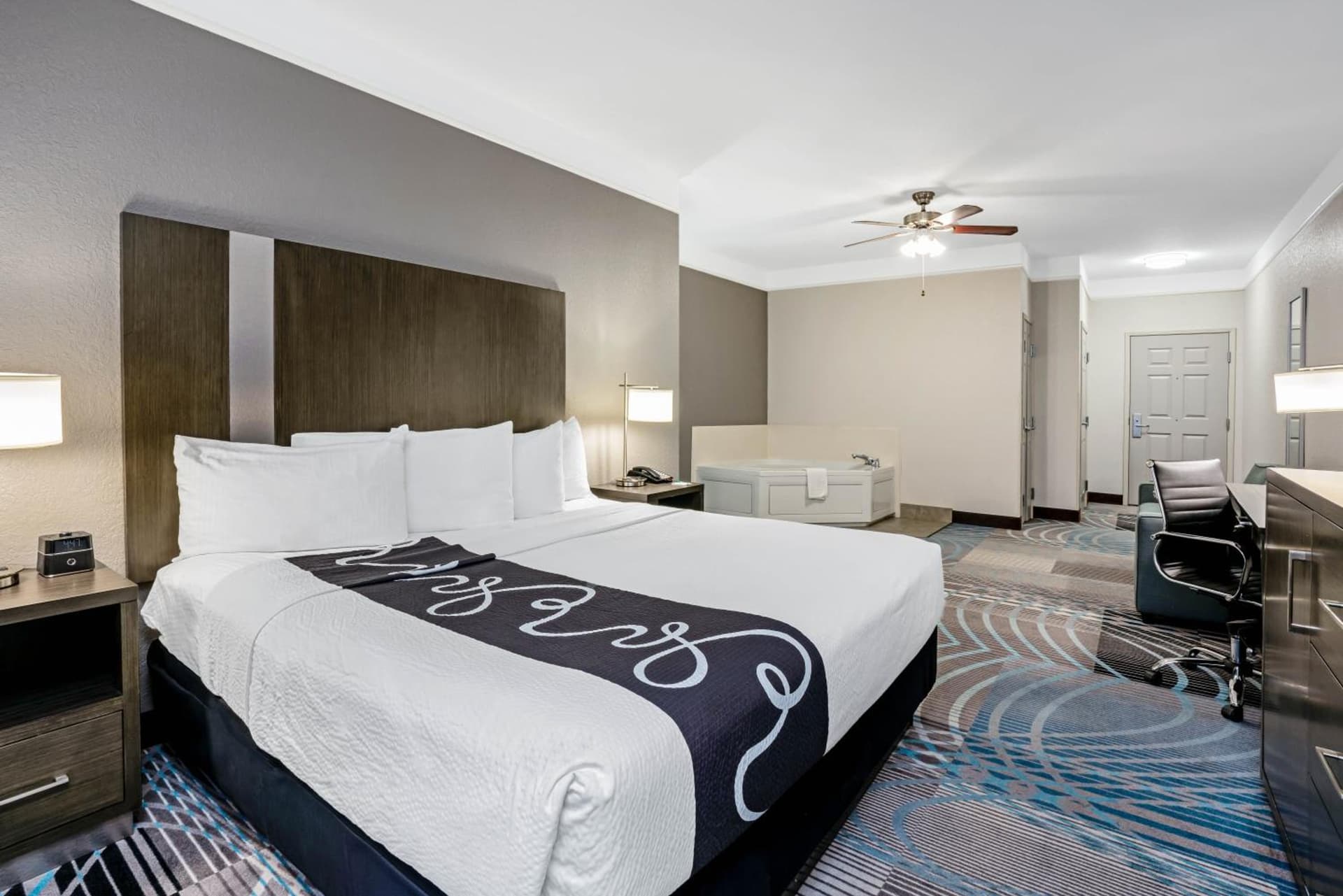La Quinta by Wyndham Conroe interior in Conroe, TX — gallery photo 2