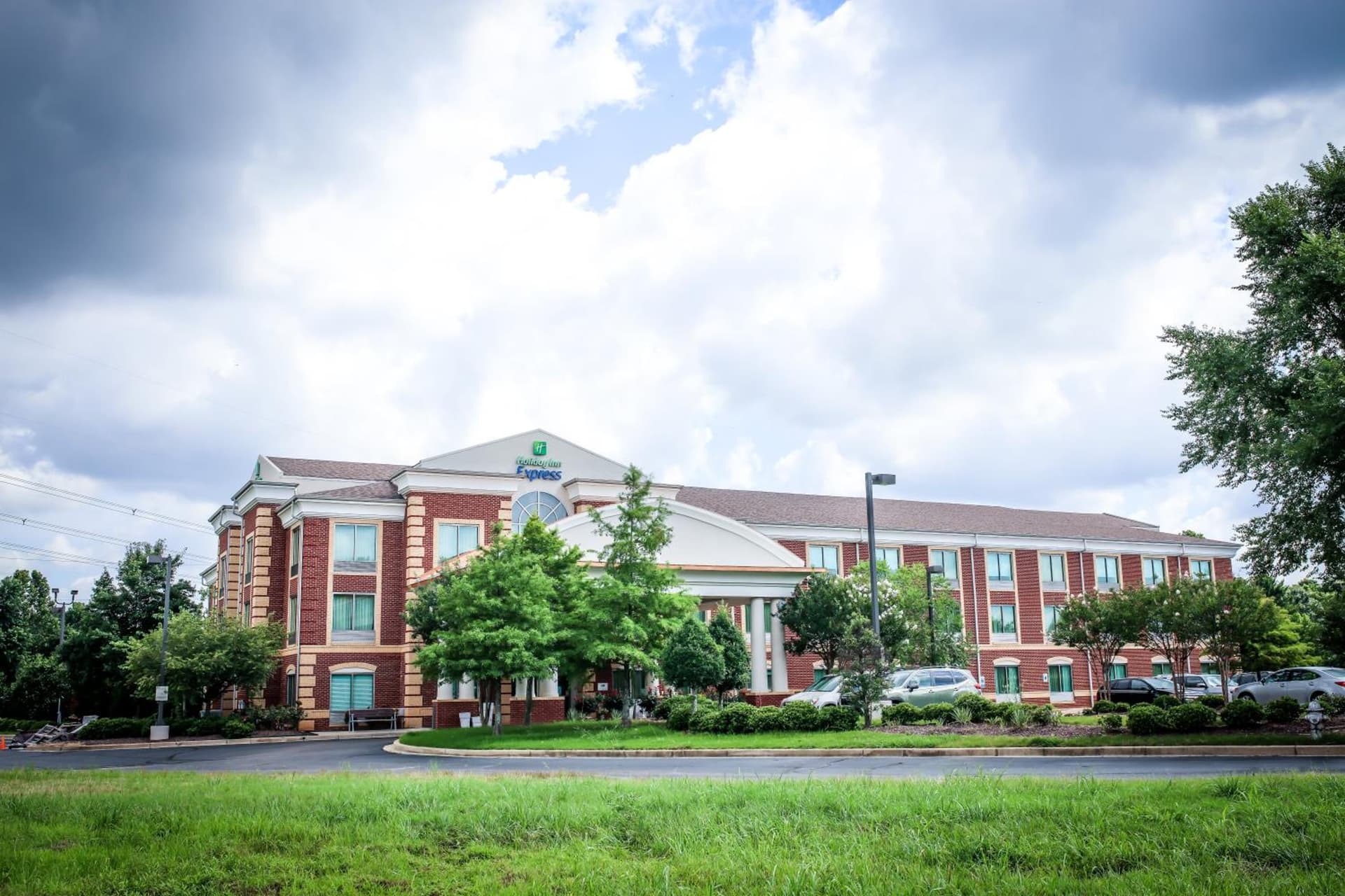 Holiday Inn Express Hotel & Suites Memphis/Germantown by IHG featured exterior or lobby in Memphis, TN — similar hotel