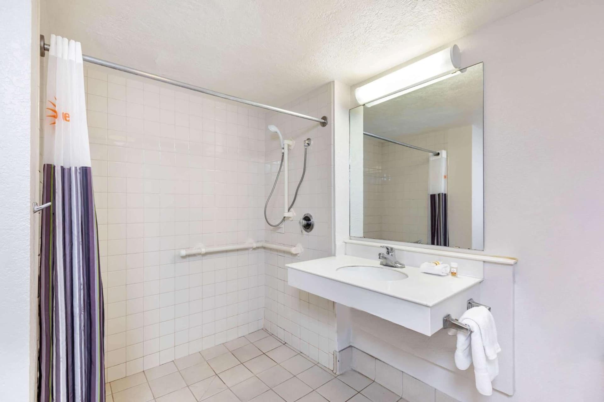 La Quinta Inn by Wyndham El Paso West interior in El Paso, TX — gallery photo 2