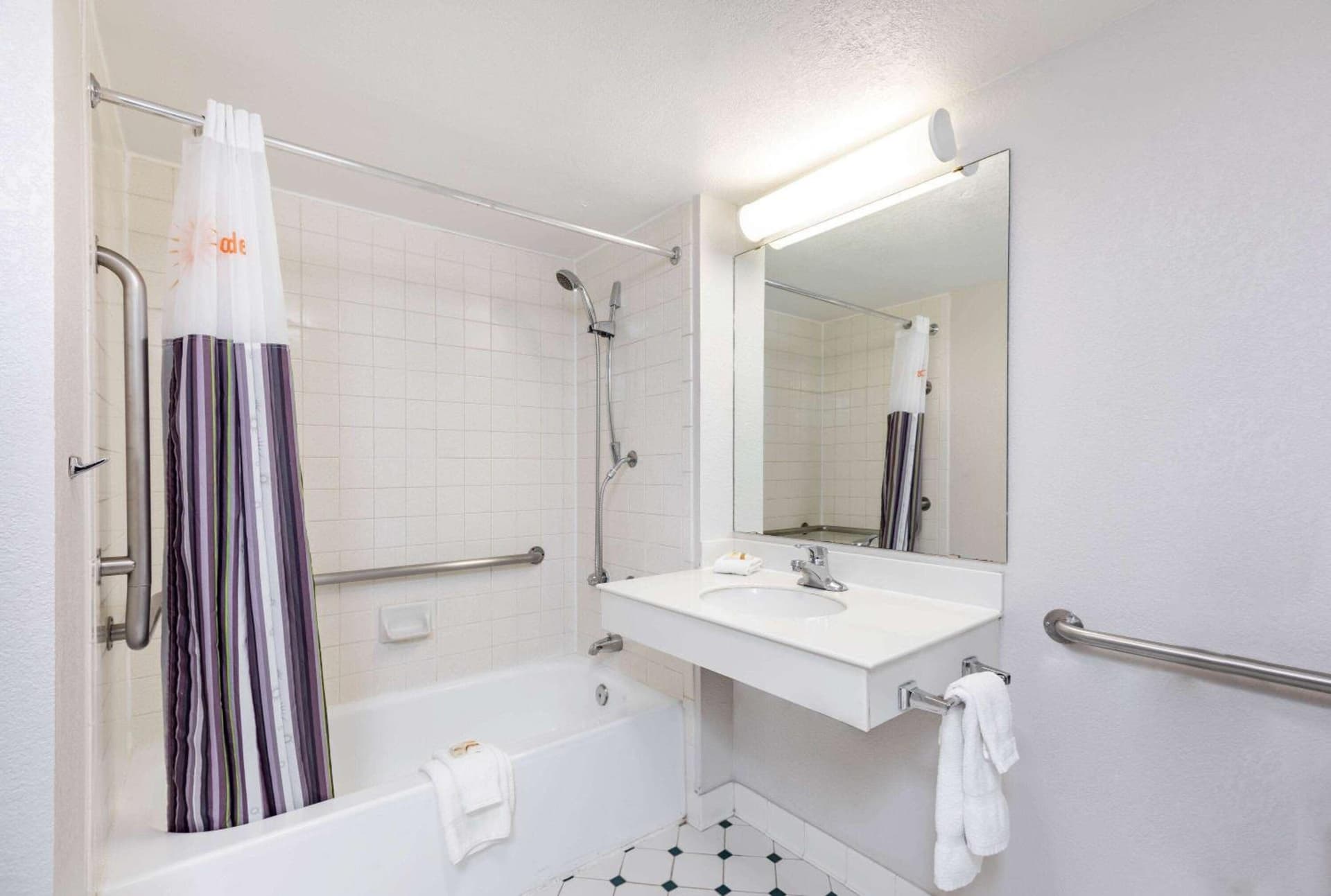 La Quinta Inn by Wyndham El Paso West property views in El Paso, TX — gallery photo 3