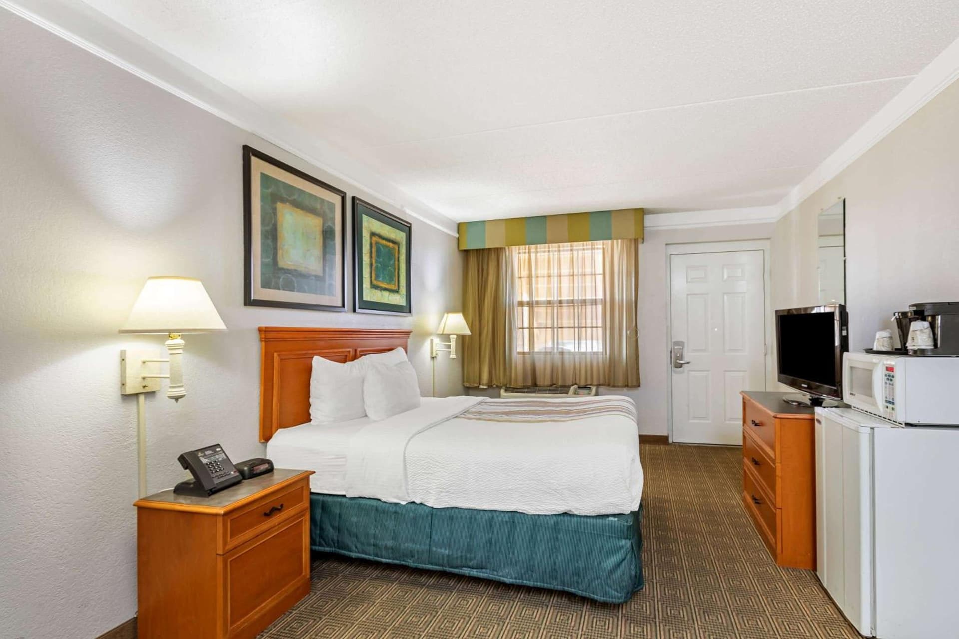 La Quinta Inn by Wyndham El Paso West gallery photo in El Paso, TX — image 18