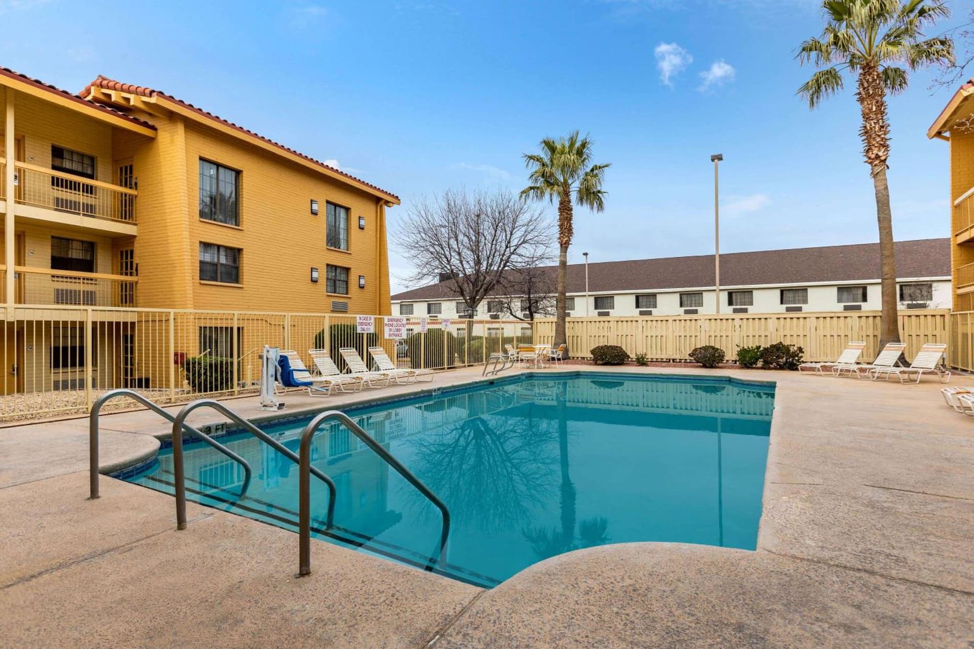 La Quinta Inn by Wyndham El Paso West gallery photo in El Paso, TX — image 4