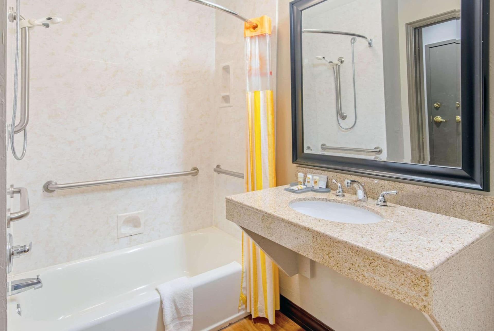 La Quinta by Wyndham Oklahoma City - Moore gallery photo in Moore, OK — image 13