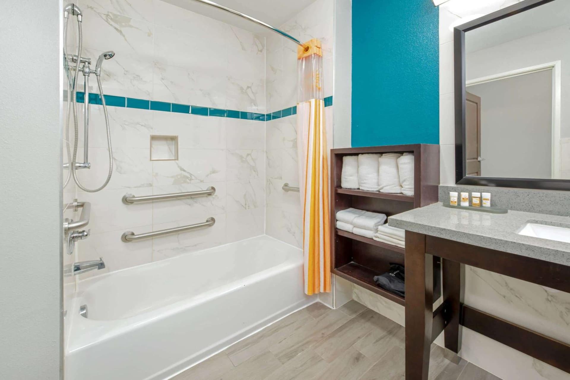 La Quinta by Wyndham Houston Humble Atascocita interior in Humble, TX — gallery photo 2