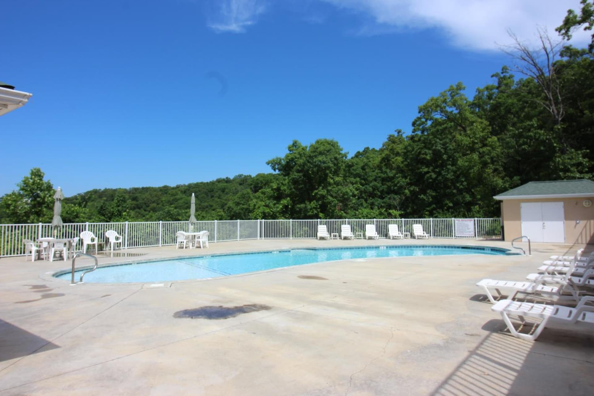 Lake Ozarks Get Away Portside interior in Lake Ozark, MO — gallery photo 2