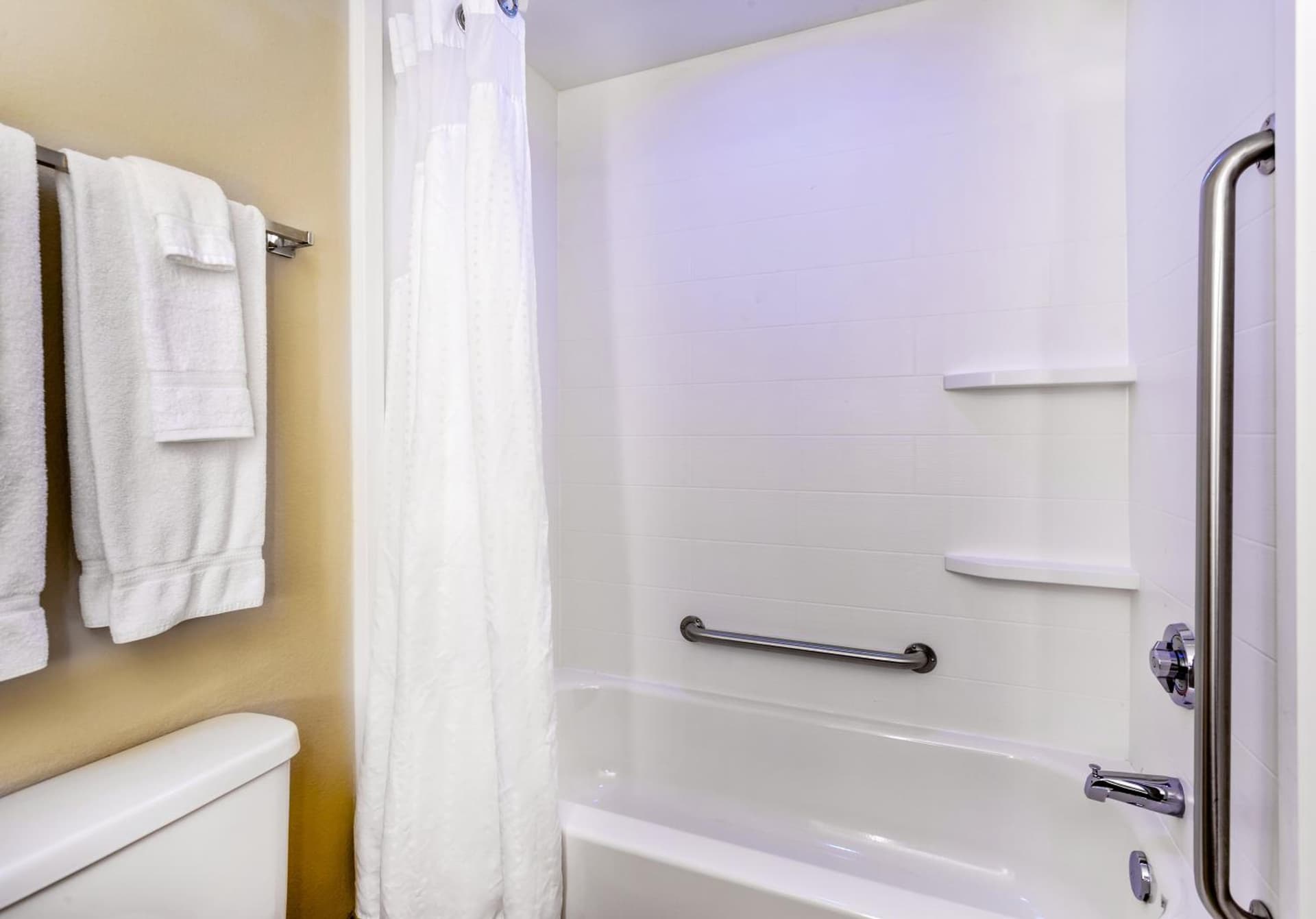 Holiday Inn Express and Suites Silver Springs - Ocala by IHG property views in Silver Springs, FL — gallery photo 3
