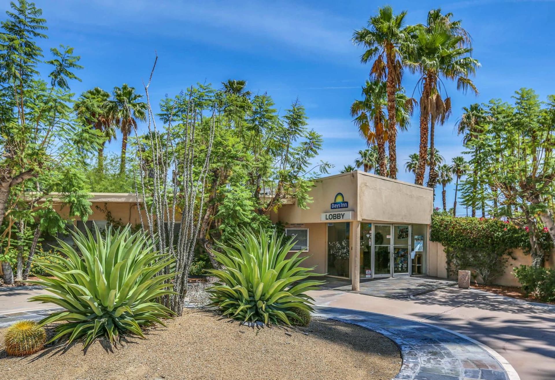 Days Inn by Wyndham Palm Springs property views in Palm Springs, CA — gallery photo 3
