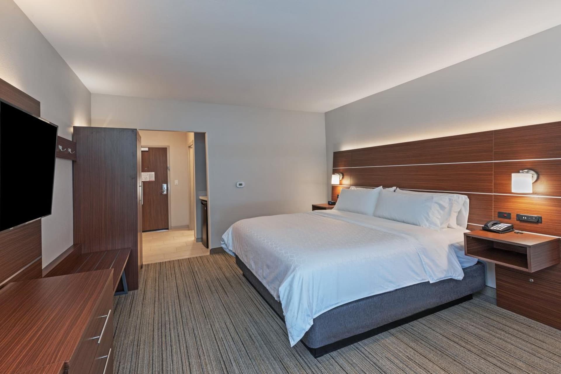 Holiday Inn Express & Suites - Parsons by IHG interior in Parsons, KS — gallery photo 2