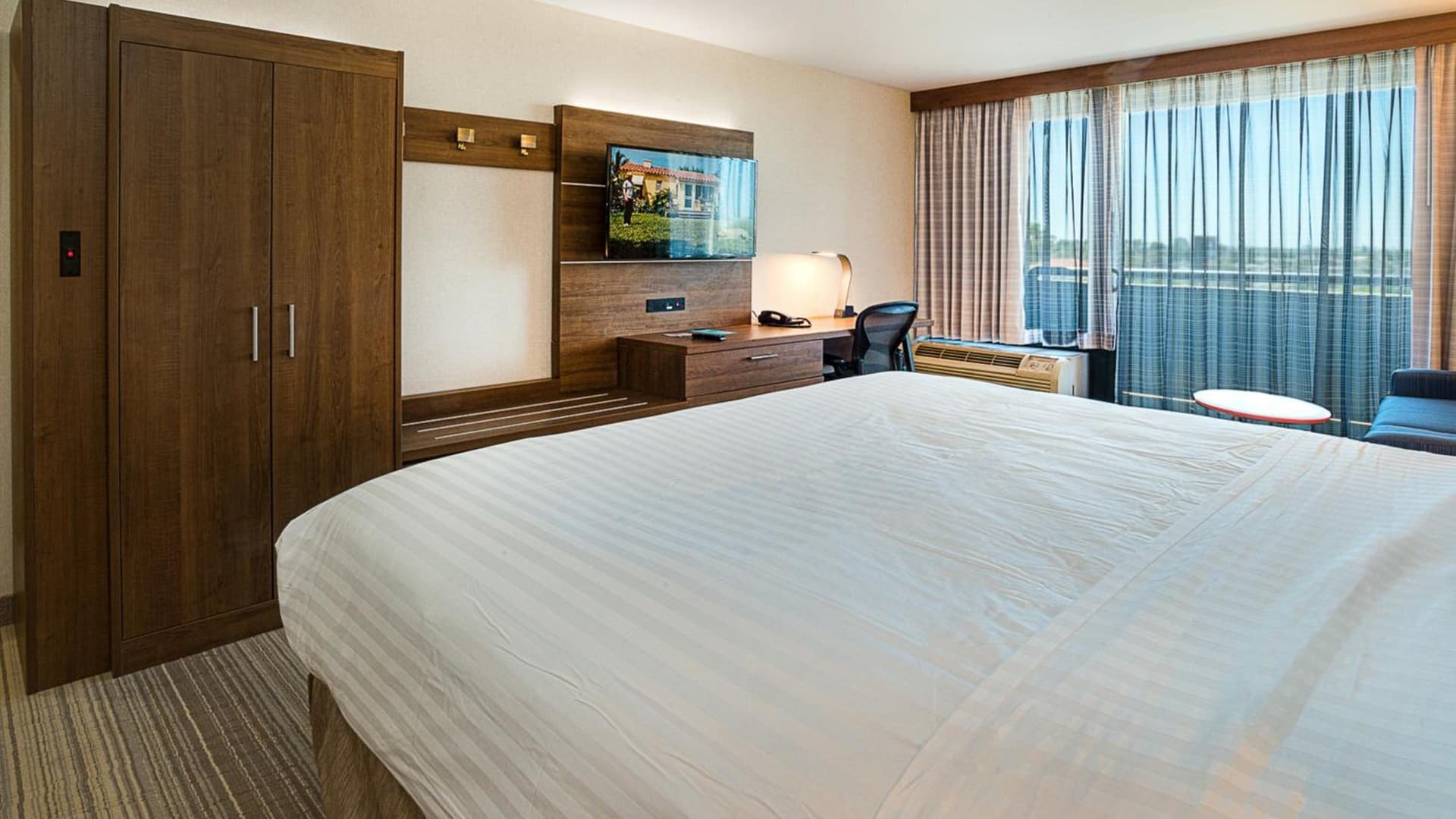 Holiday Inn Express Fullerton-Anaheim by IHG gallery photo in Fullerton, CA — image 7