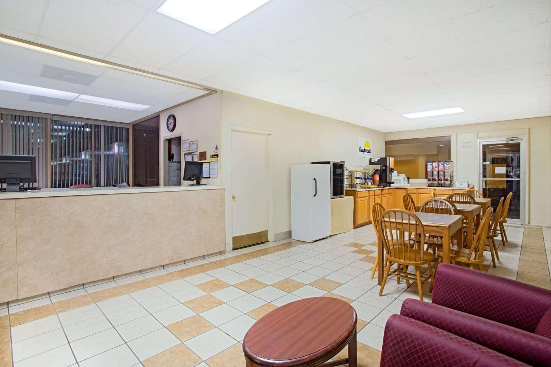 Bristol Parkway inn property views in Bristol, VA — gallery photo 3