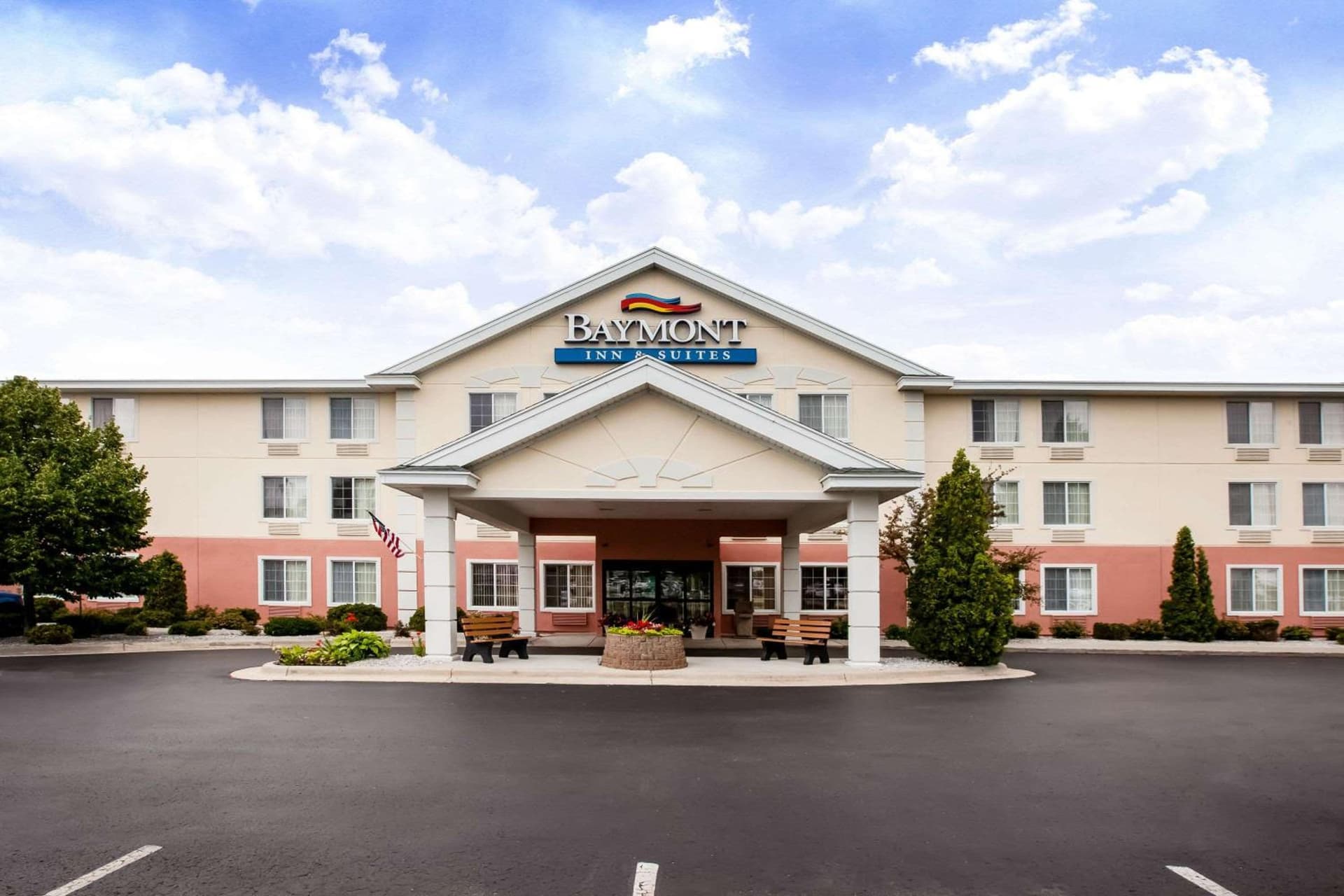 Baymont by Wyndham Mackinaw City interior in Mackinaw City, MI — gallery photo 2