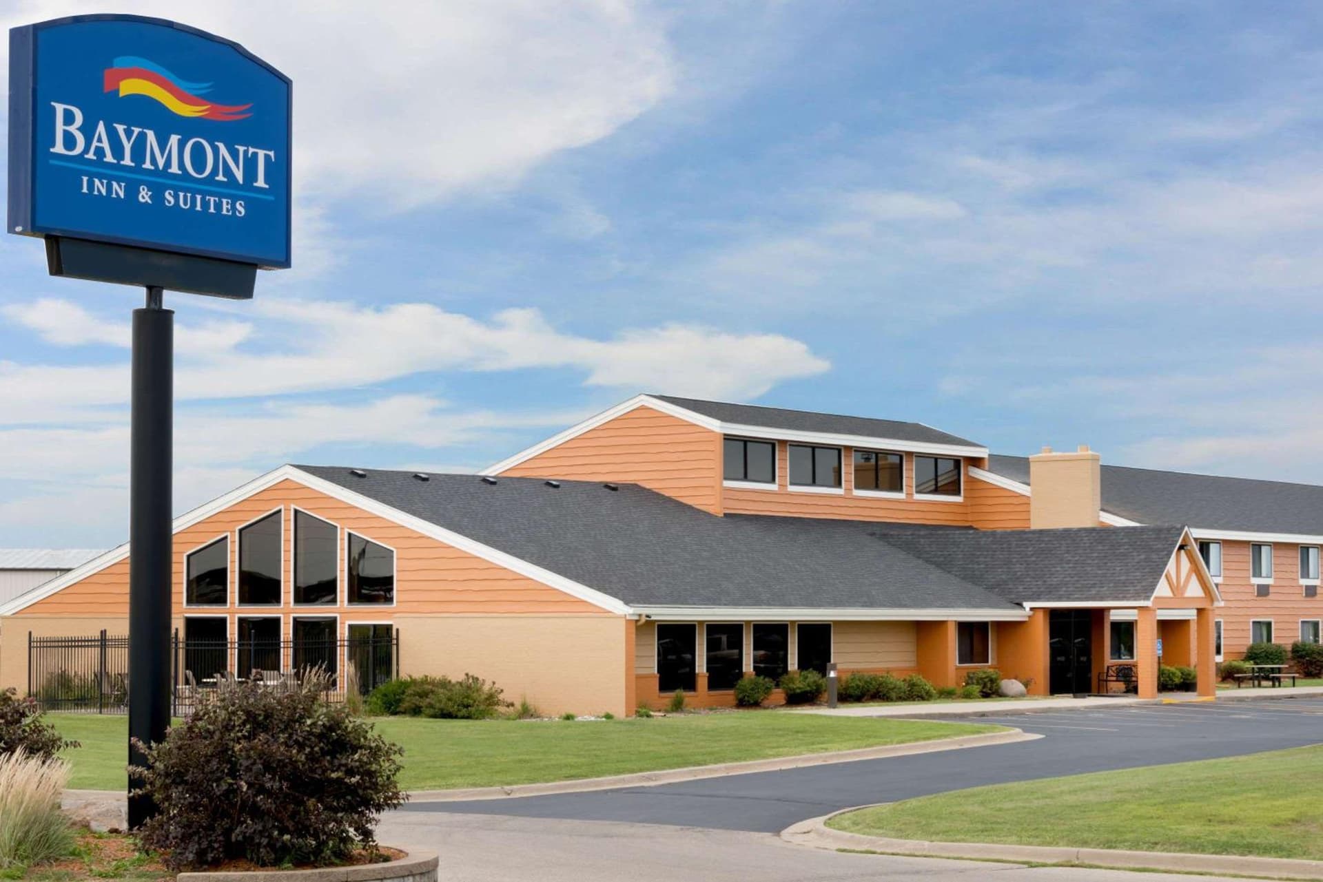 Baymont by Wyndham Marshalltown featured exterior or lobby in Marshalltown, IA — similar hotel