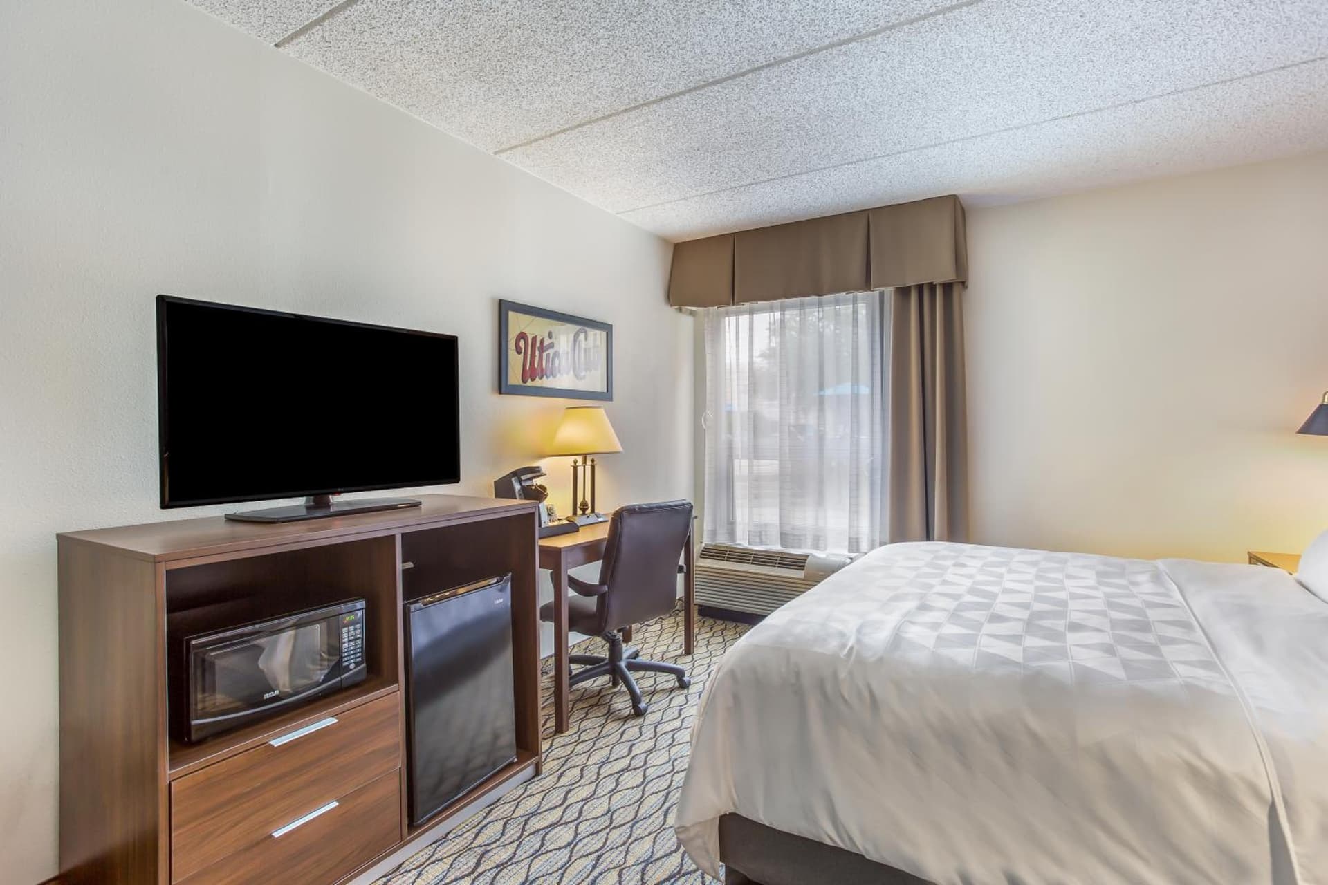 Burrstone Inn, an Ascend Collection Hotel interior in Utica, NY — gallery photo 2