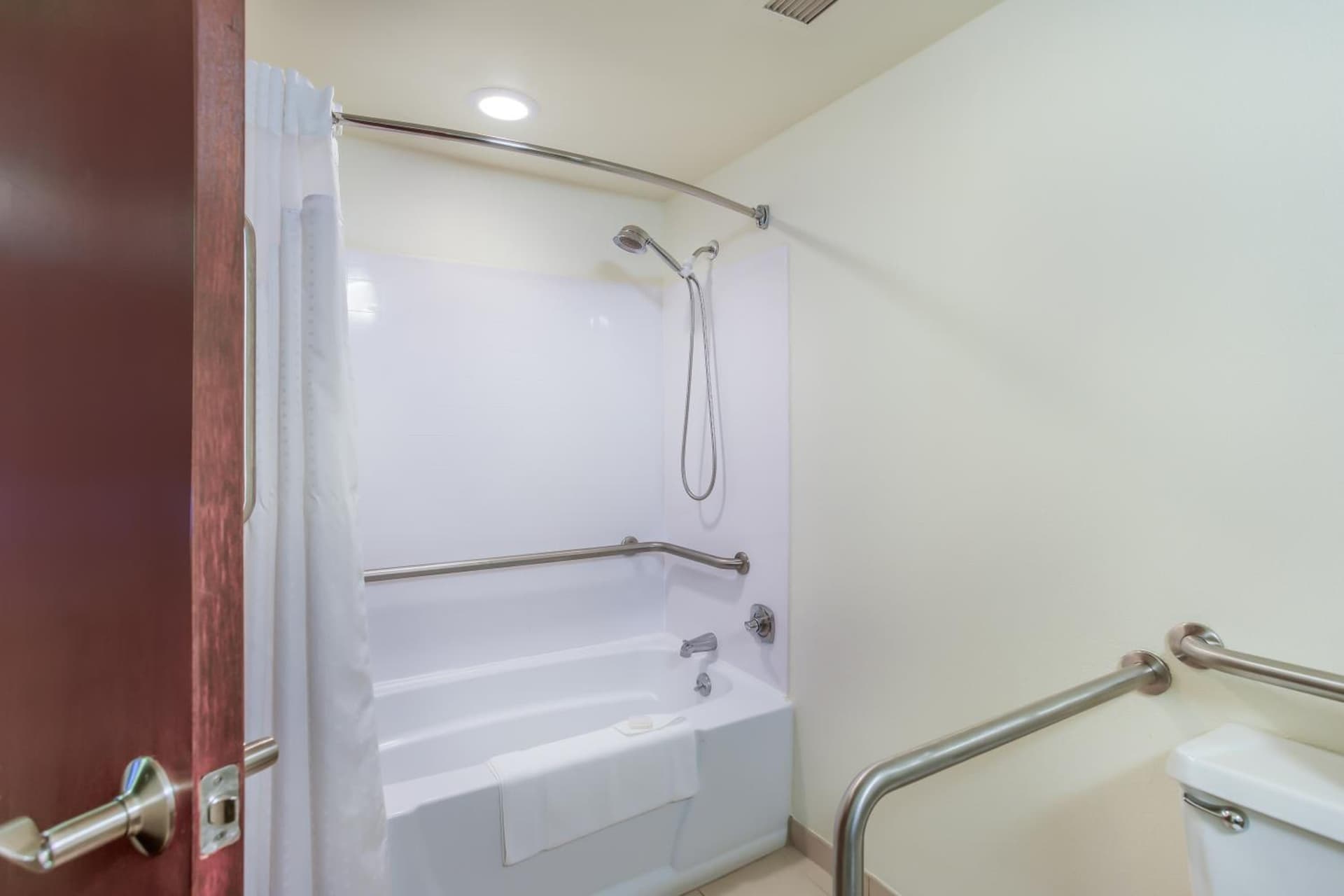 Burrstone Inn, an Ascend Collection Hotel gallery photo in Utica, NY — image 10