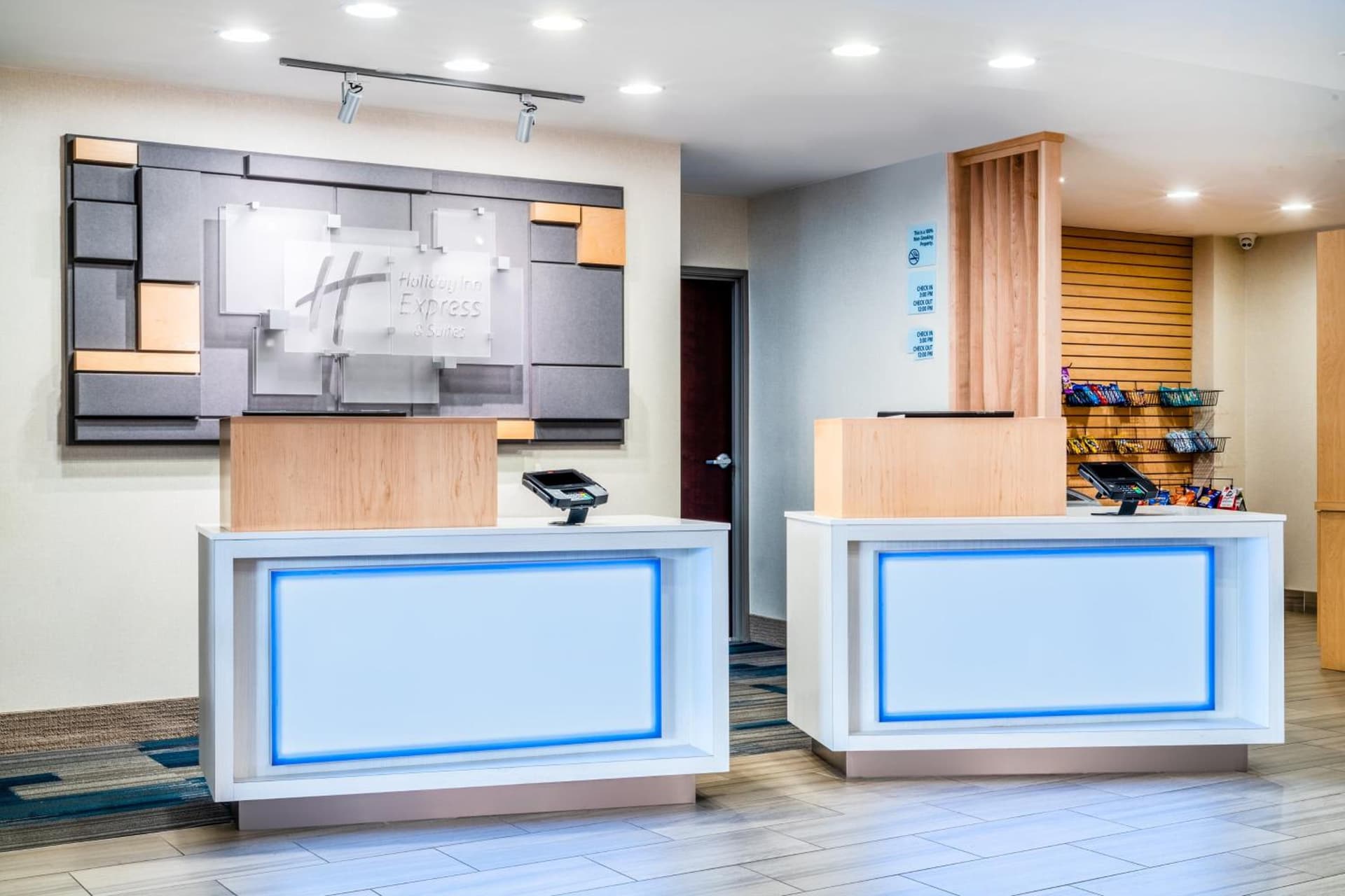 Holiday Inn Express Hotel & Suites Tappahannock by IHG interior in Tappahannock, VA — gallery photo 2