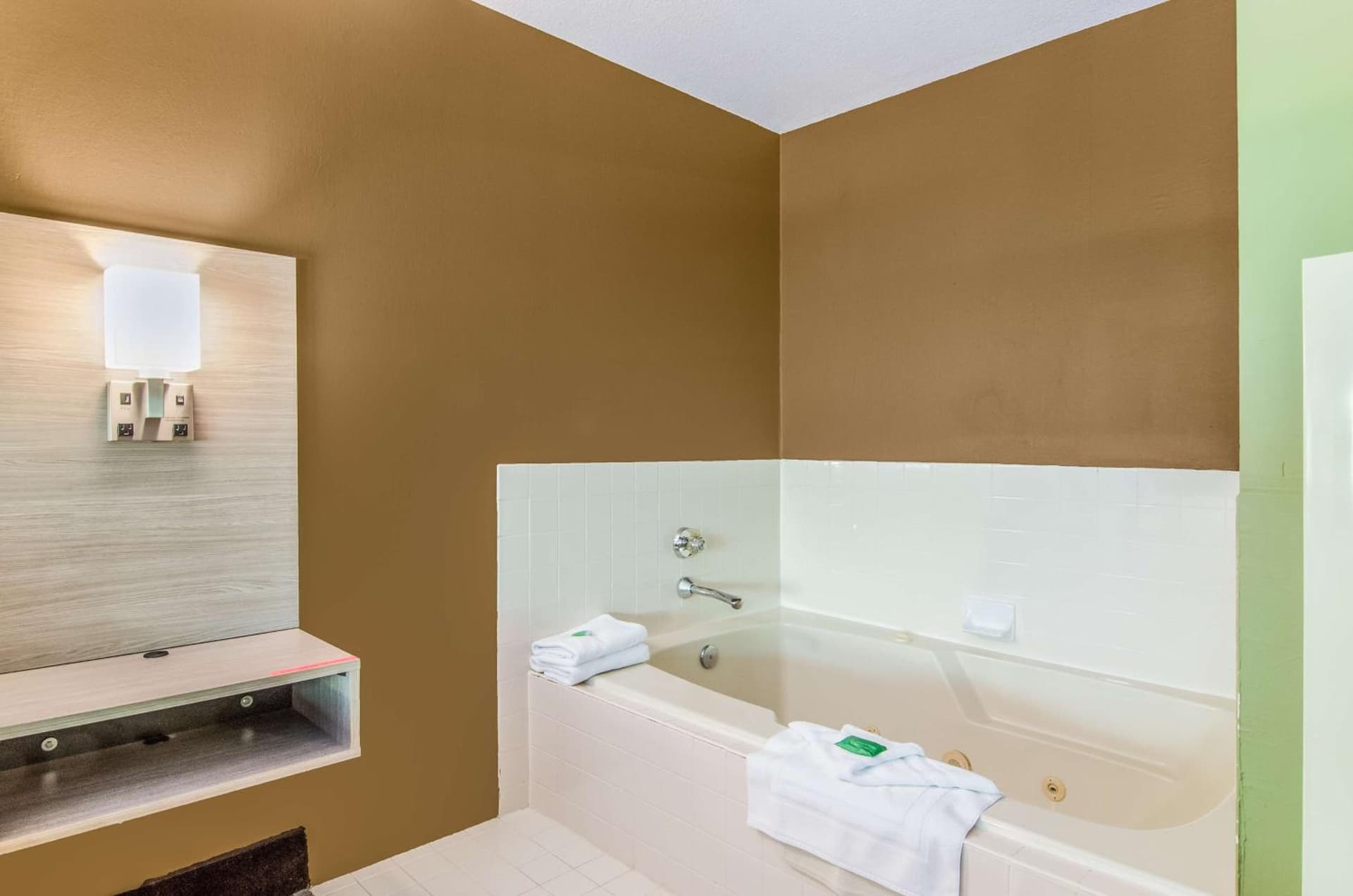 GuestHouse Inn & Suites Poulsbo gallery photo in Poulsbo, WA — image 14