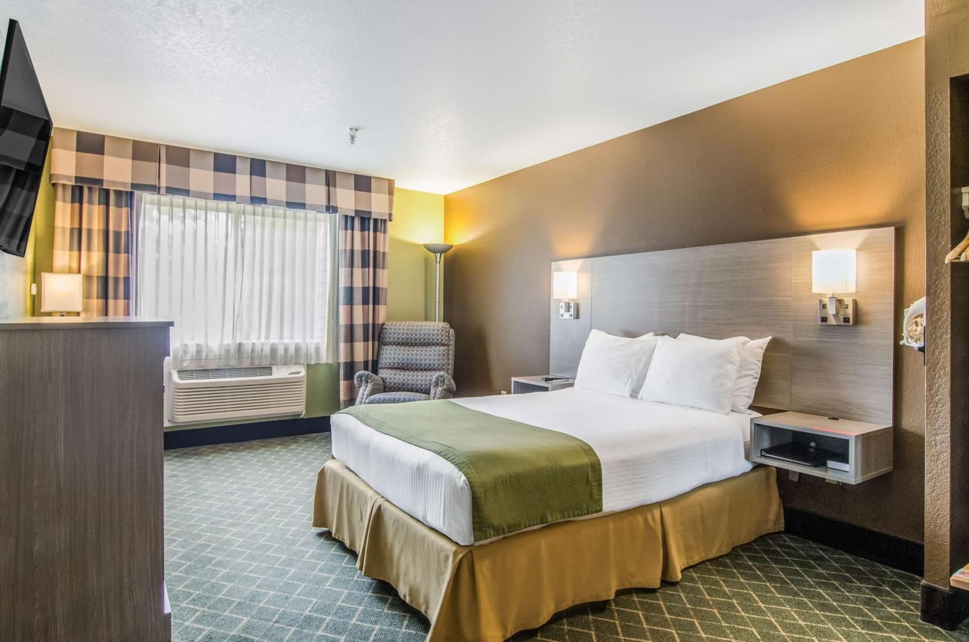 GuestHouse Inn & Suites Poulsbo property views in Poulsbo, WA — gallery photo 3