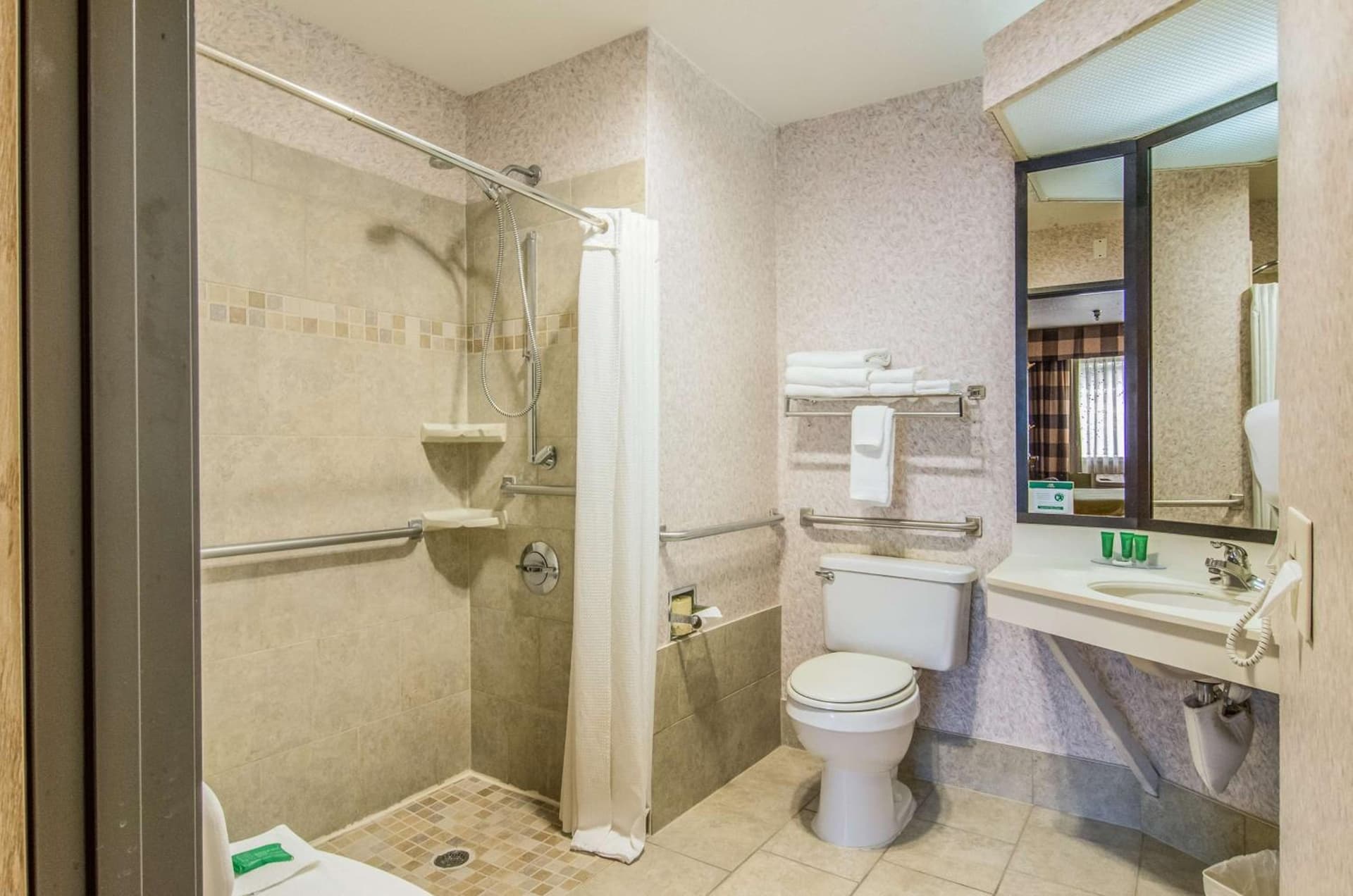 GuestHouse Inn & Suites Poulsbo gallery photo in Poulsbo, WA — image 5