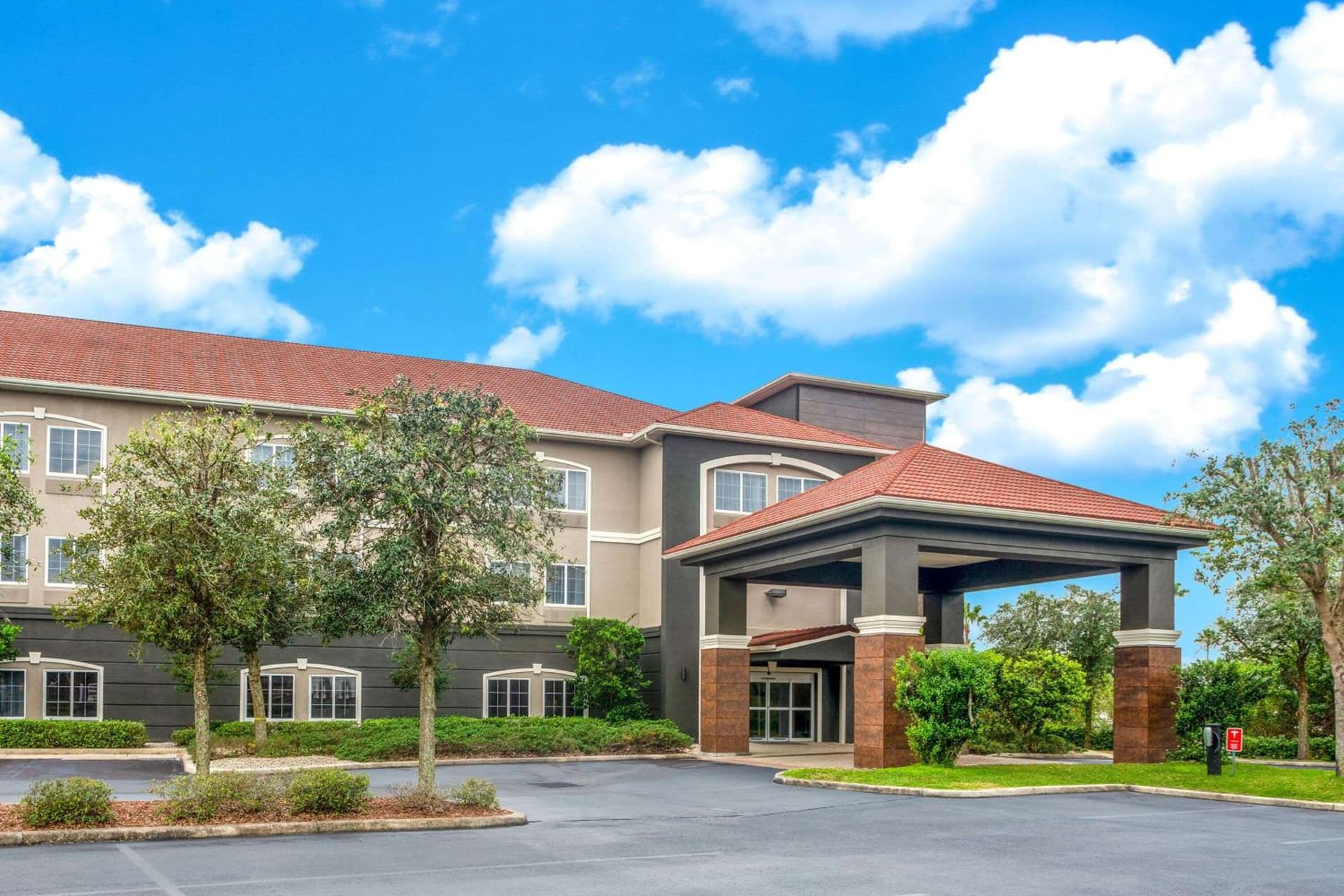 La Quinta by Wyndham Sebring interior in Sebring, FL — gallery photo 2