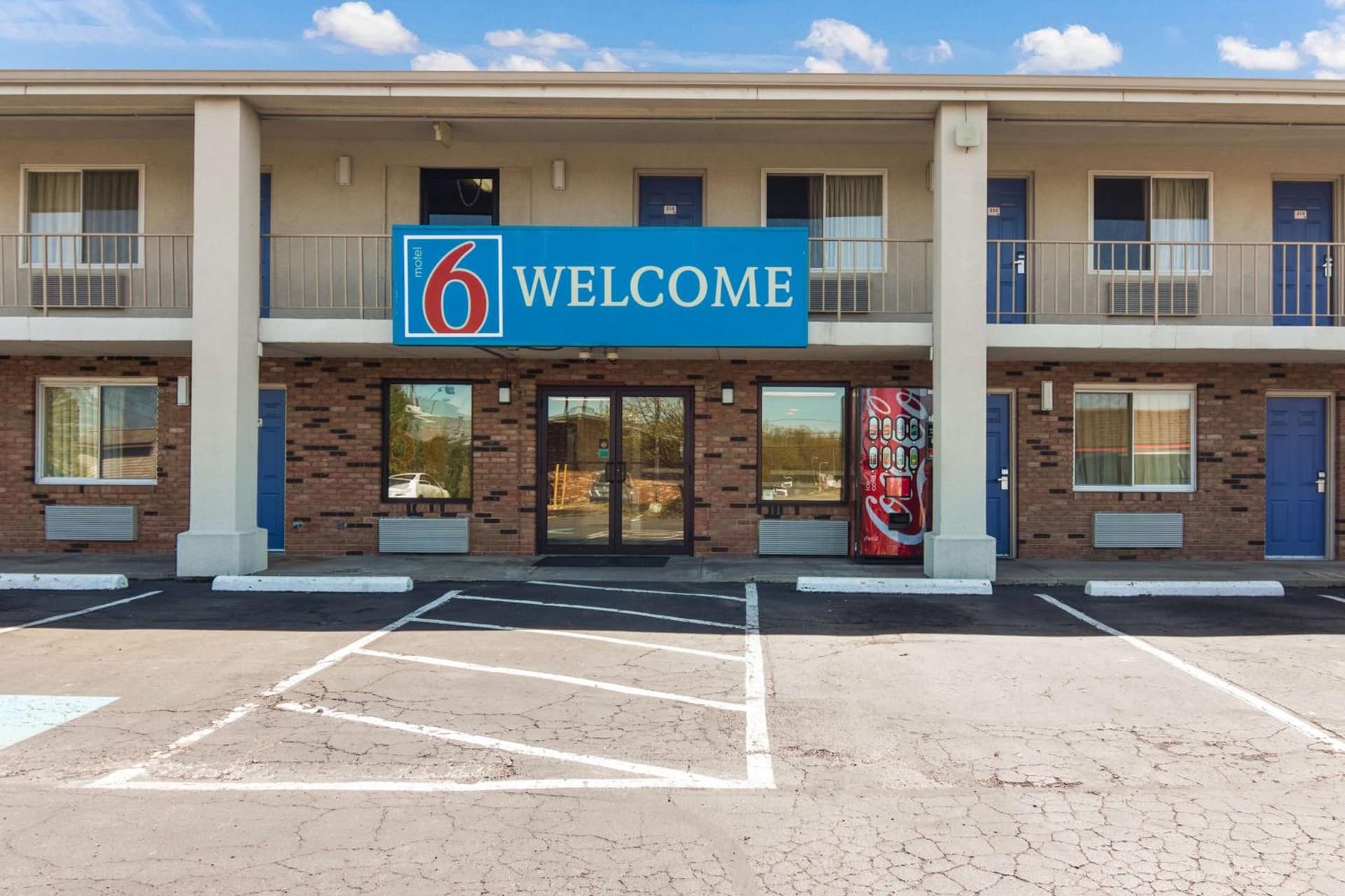Motel 6-Youngstown, OH interior in Youngstown, OH — gallery photo 2