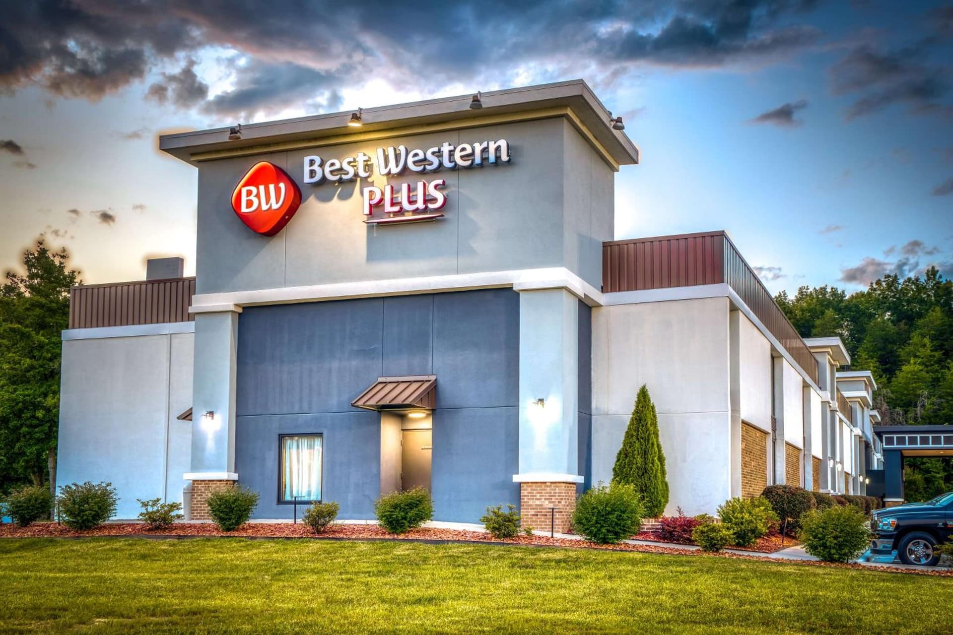 Best Western Plus Yadkin Valley Inn & Suites — hotel in Jonesville, North Carolina