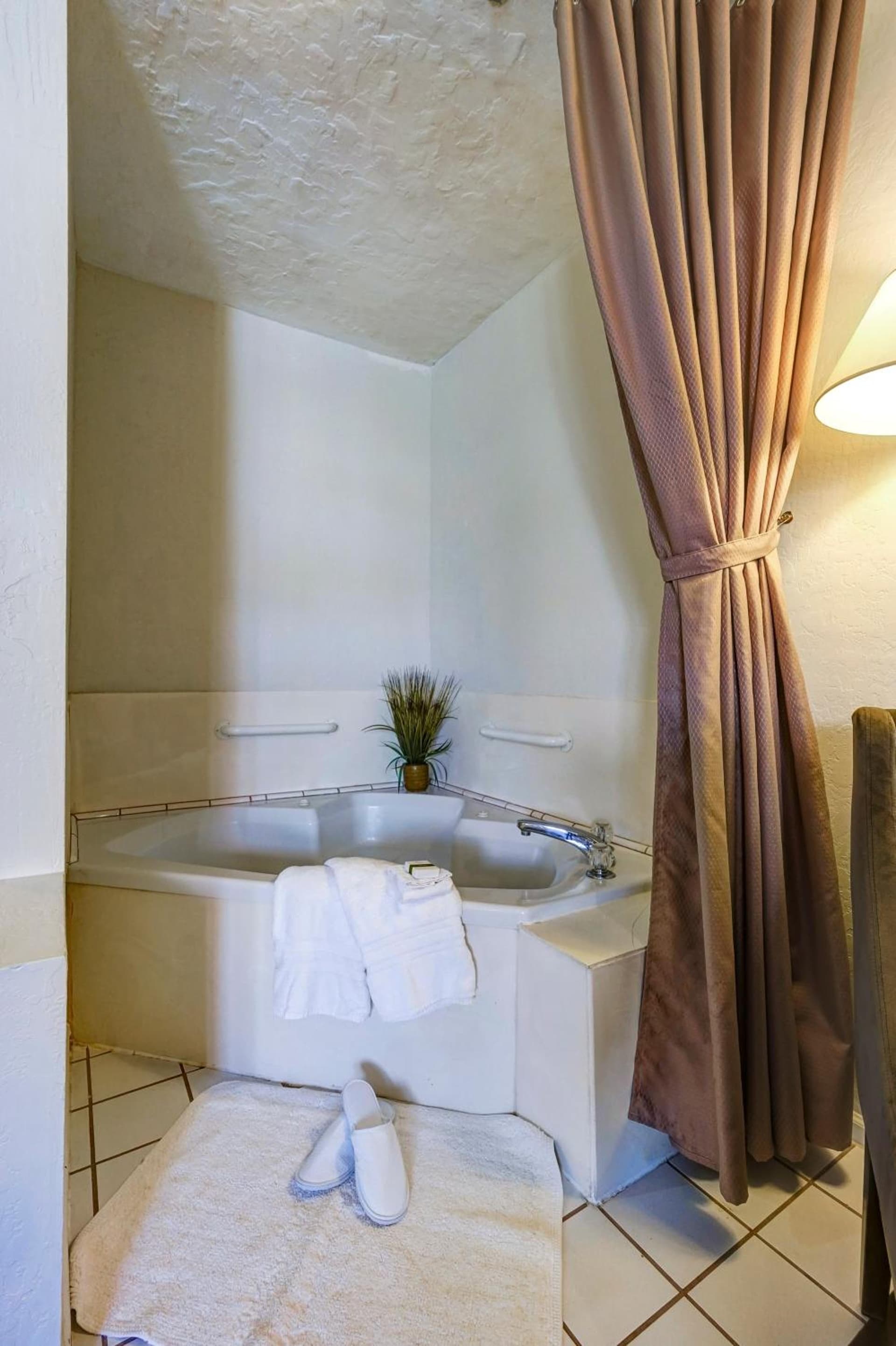 Forest Villas Hotel gallery photo in Prescott, AZ — image 63