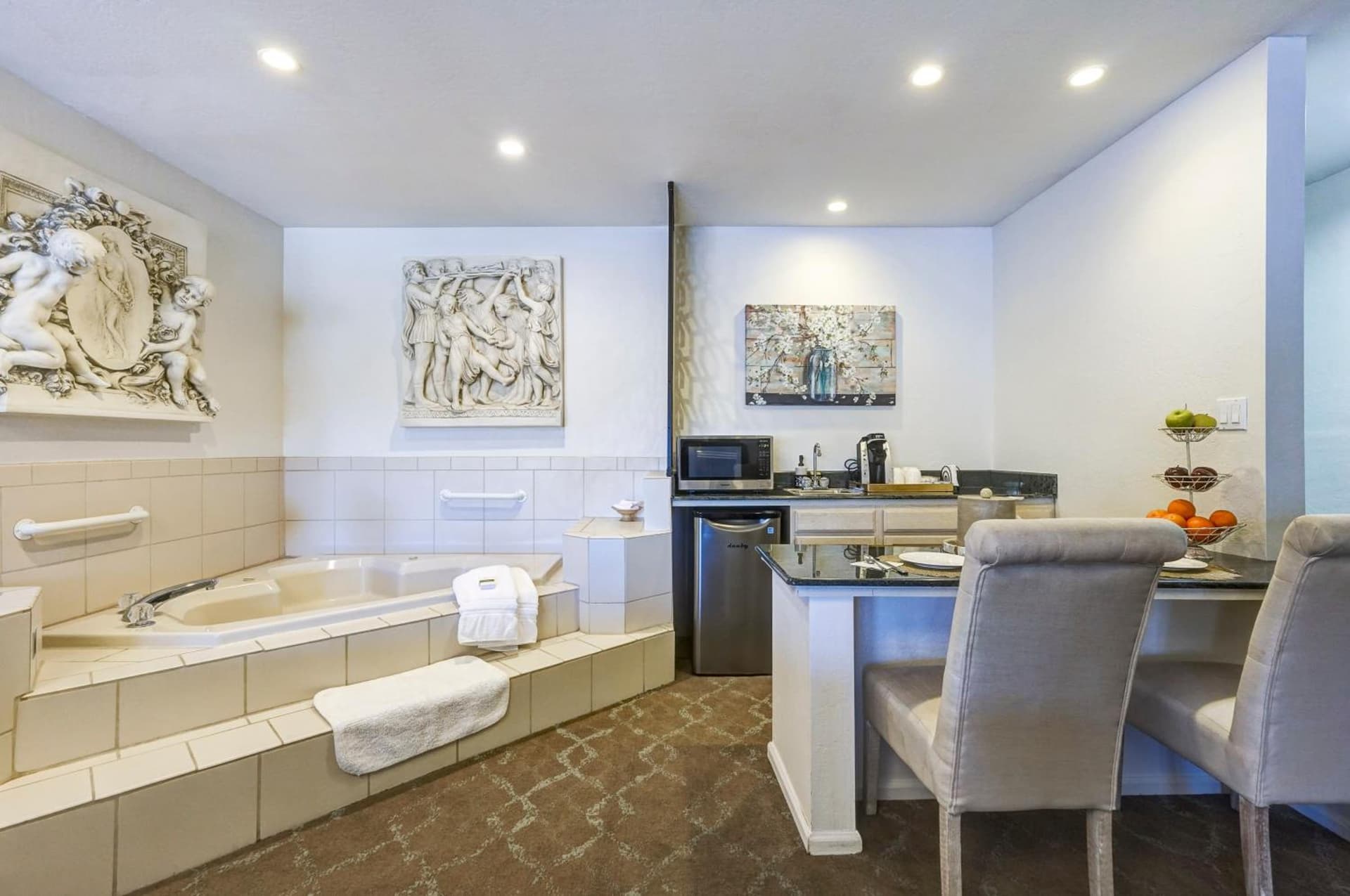 Forest Villas Hotel gallery photo in Prescott, AZ — image 61