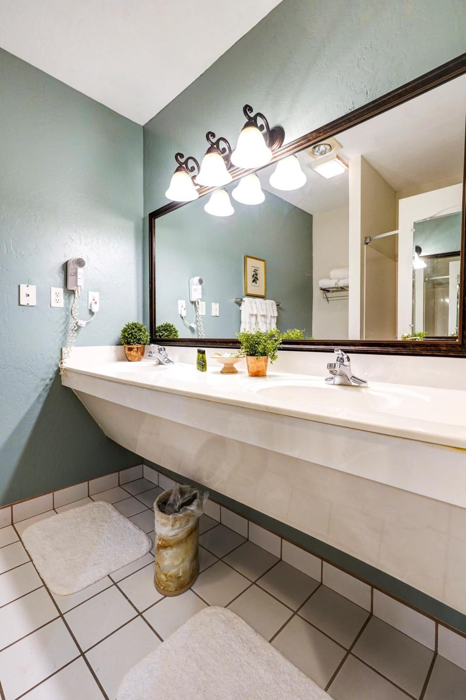 Forest Villas Hotel gallery photo in Prescott, AZ — image 229