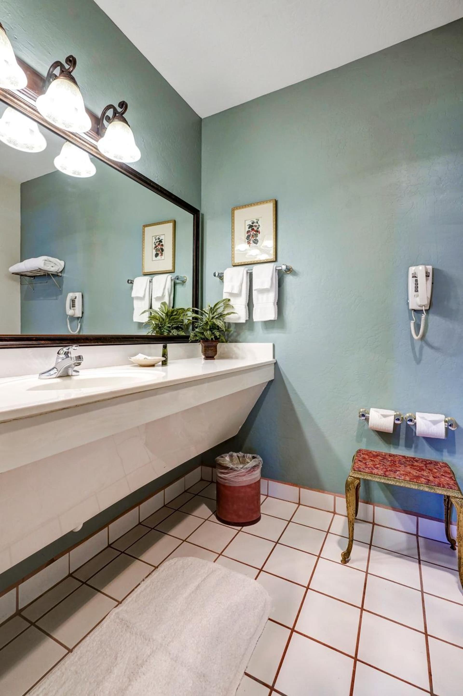 Forest Villas Hotel gallery photo in Prescott, AZ — image 72