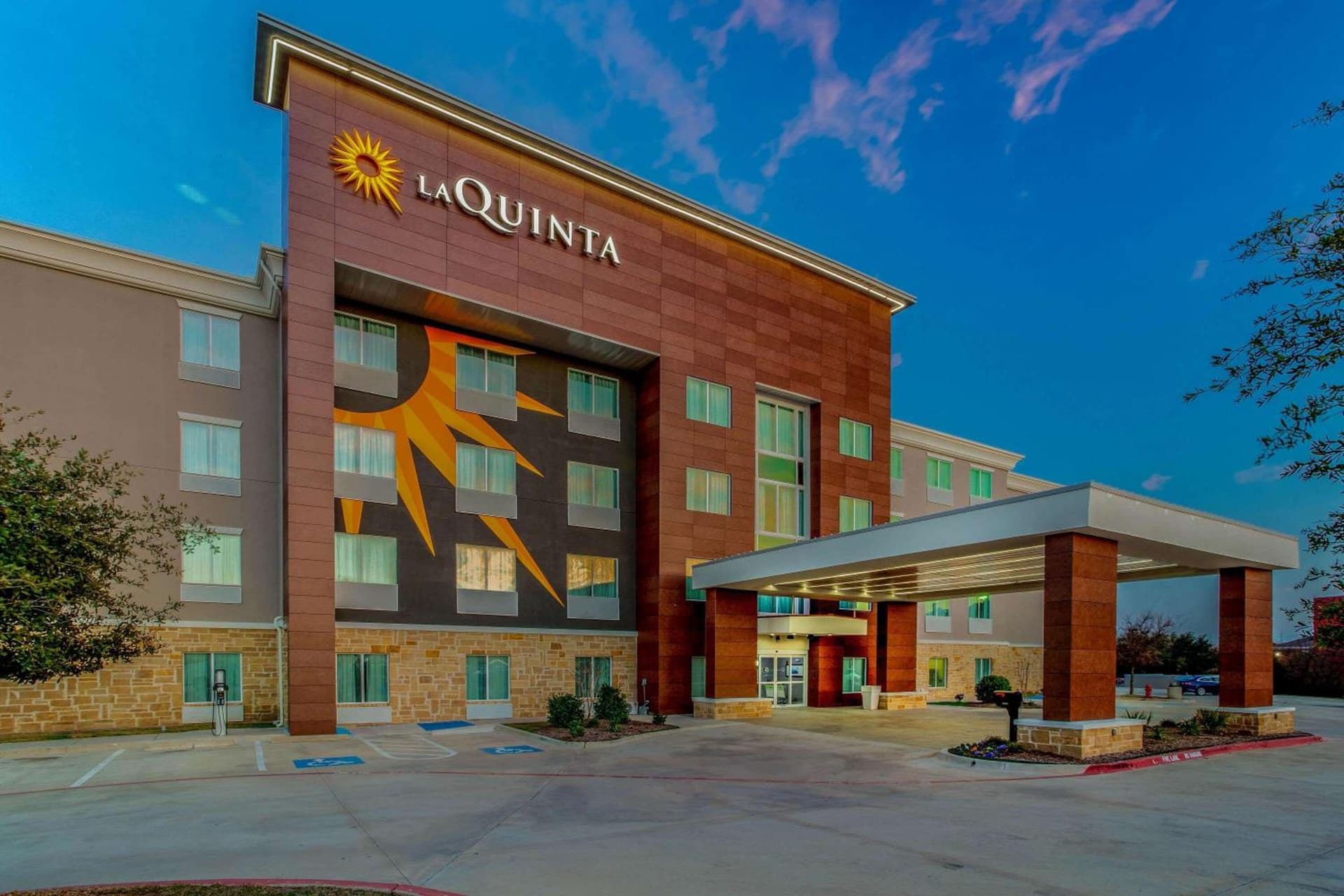 La Quinta Inn & Suites by Wyndham Northlake Ft. Worth gallery photo in Northlake, TX — image 37