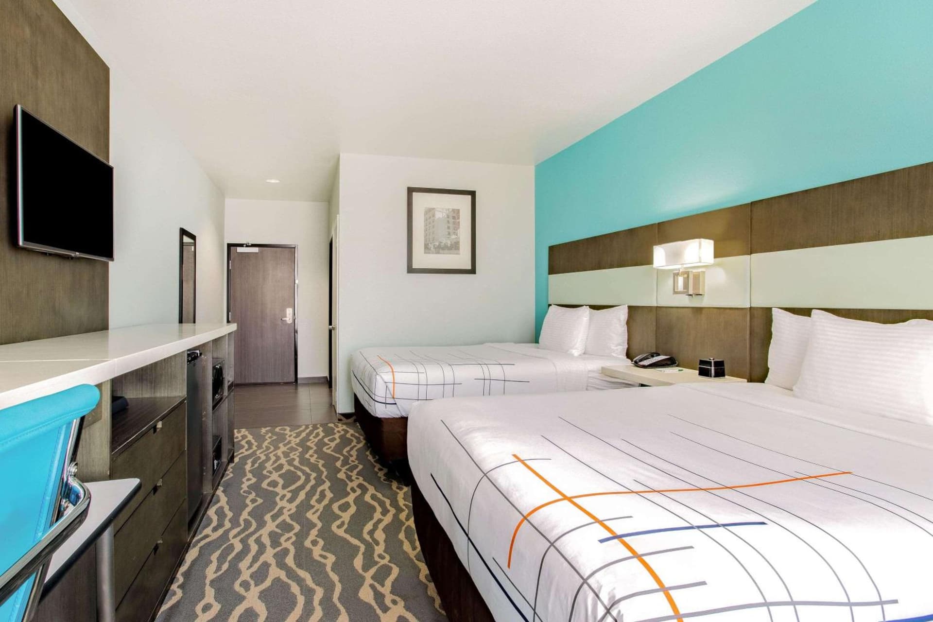 La Quinta Inn & Suites by Wyndham Northlake Ft. Worth interior in Northlake, TX — gallery photo 2
