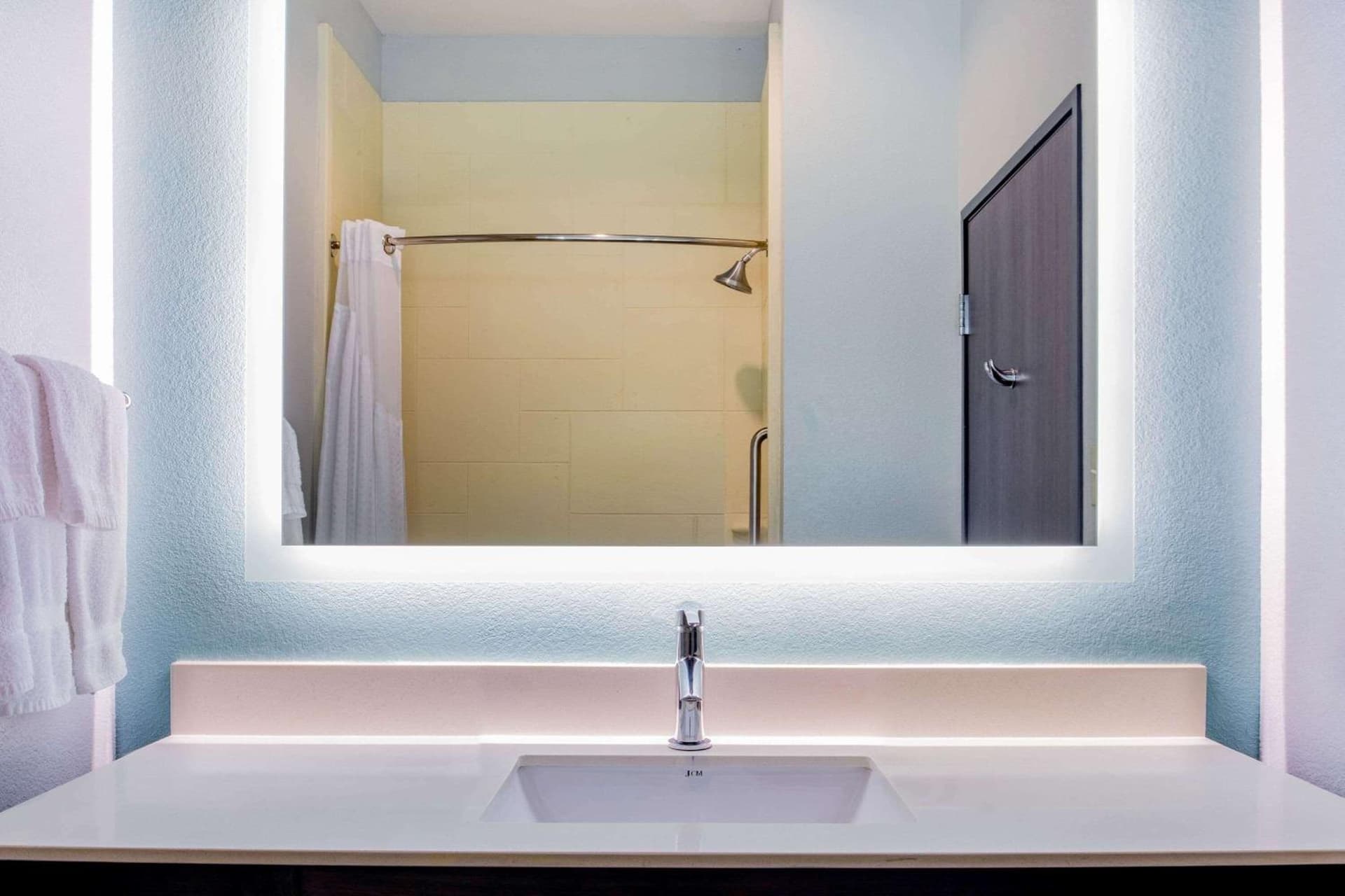 La Quinta Inn & Suites by Wyndham Northlake Ft. Worth gallery photo in Northlake, TX — image 64