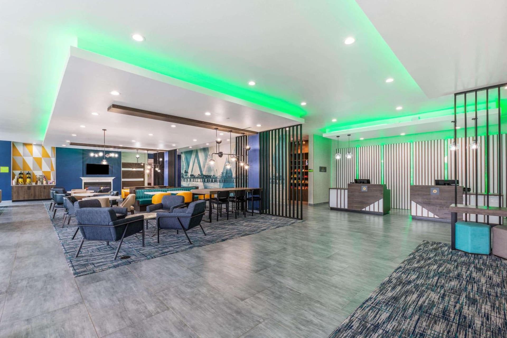 La Quinta Inn & Suites by Wyndham Galveston West Seawall gallery photo in Galveston, TX — image 23